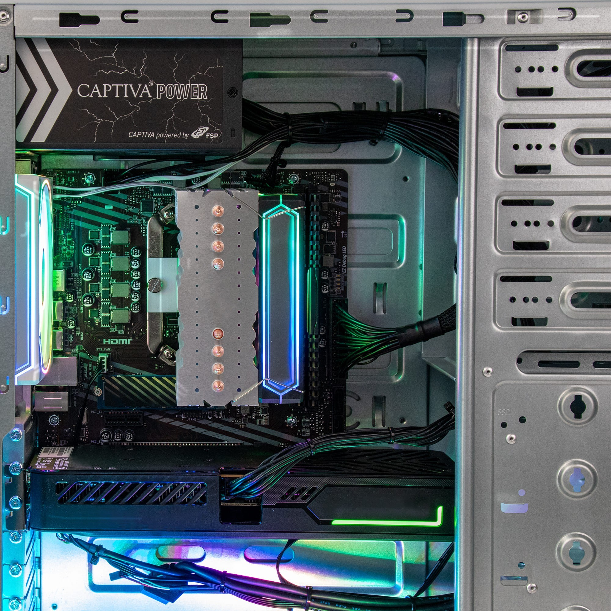 Interno di un computer. Componenti: alimentatore, scheda madre, dissipatore CPU e scheda grafica. Illuminazione LED.