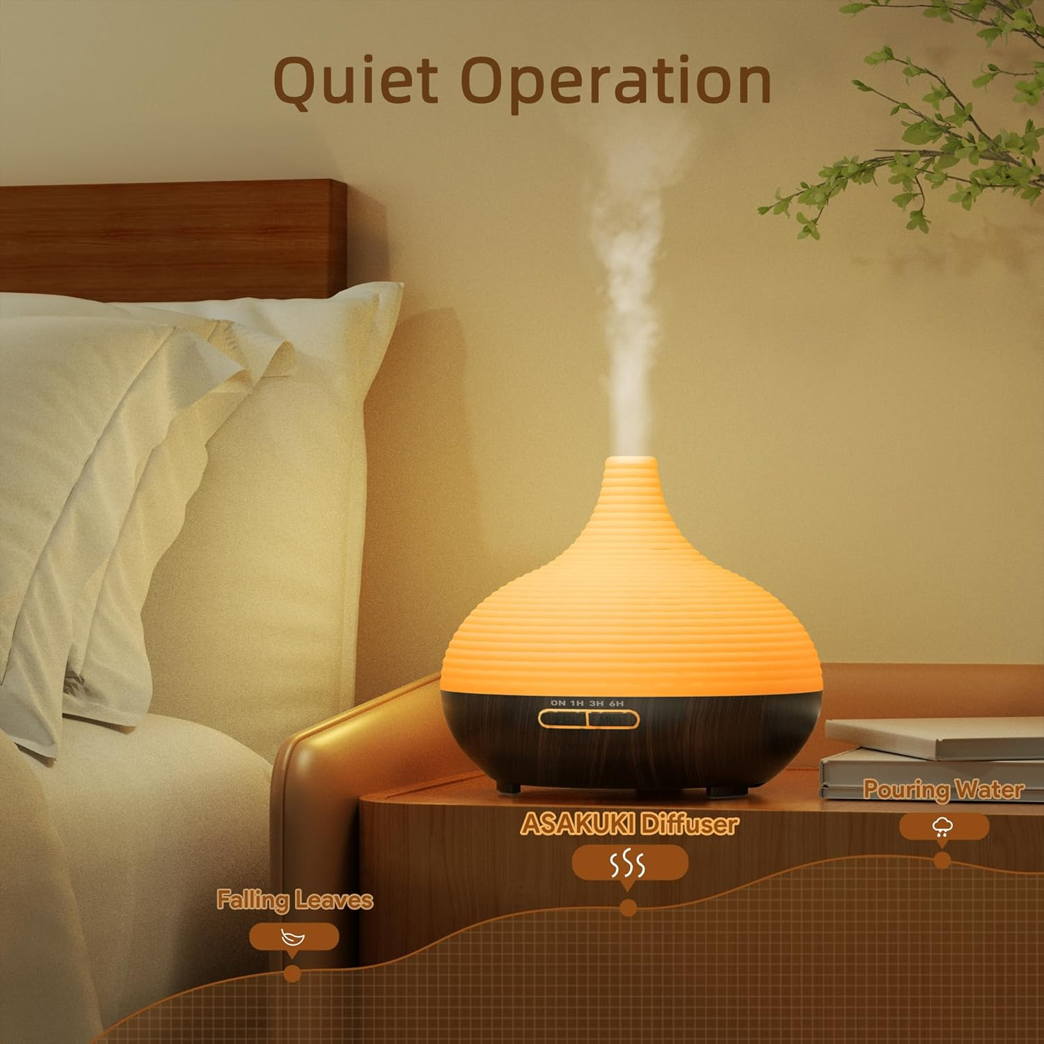 Ein beleuchteter Diffusor mit Dampf, in der Nähe eines Bettes mit einem weißen Kissen. Der Text lautet 'Quiet Operation', 'Falling Leaves' und 'Pouring Water'.