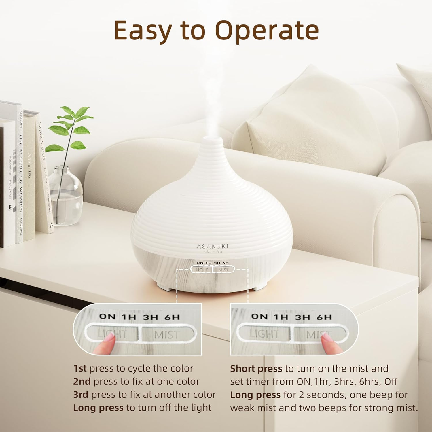 Ein weißer Diffusor mit Licht- und Nebeltasten steht auf einem weißen Tisch. Anweisungen zur Verwendung stehen unter den Tasten.