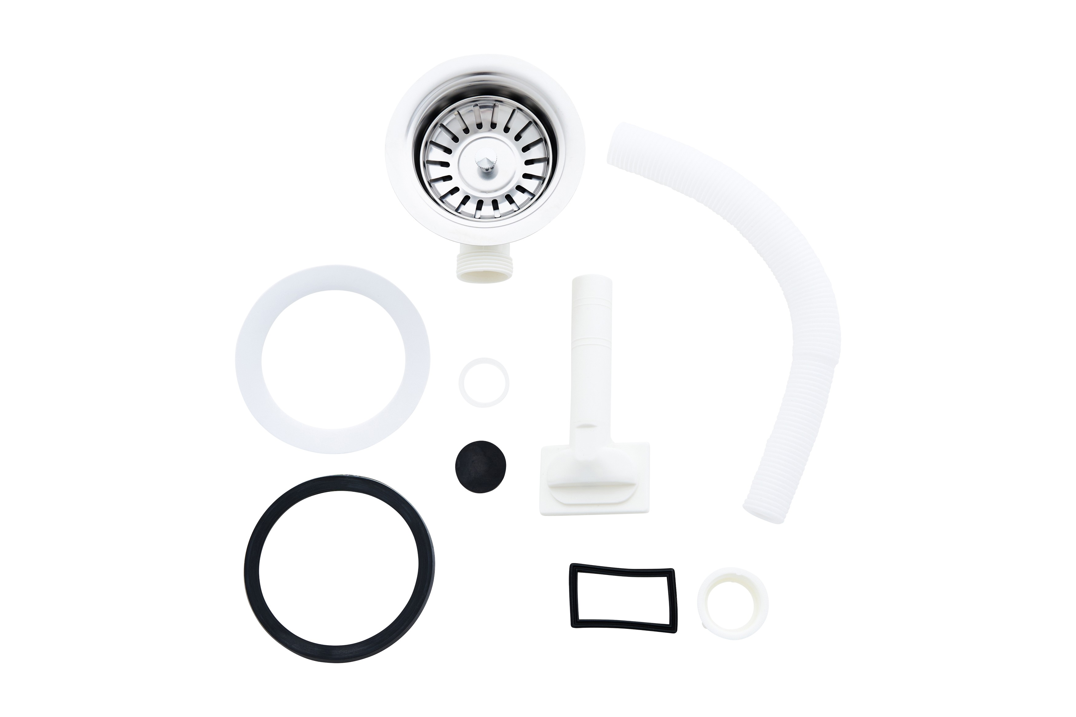 Ein zerlegter Spülabfluss-Kit. Enthält Sieb, Ringe, Rohre und andere Teile, alles auf weißem Hintergrund.
