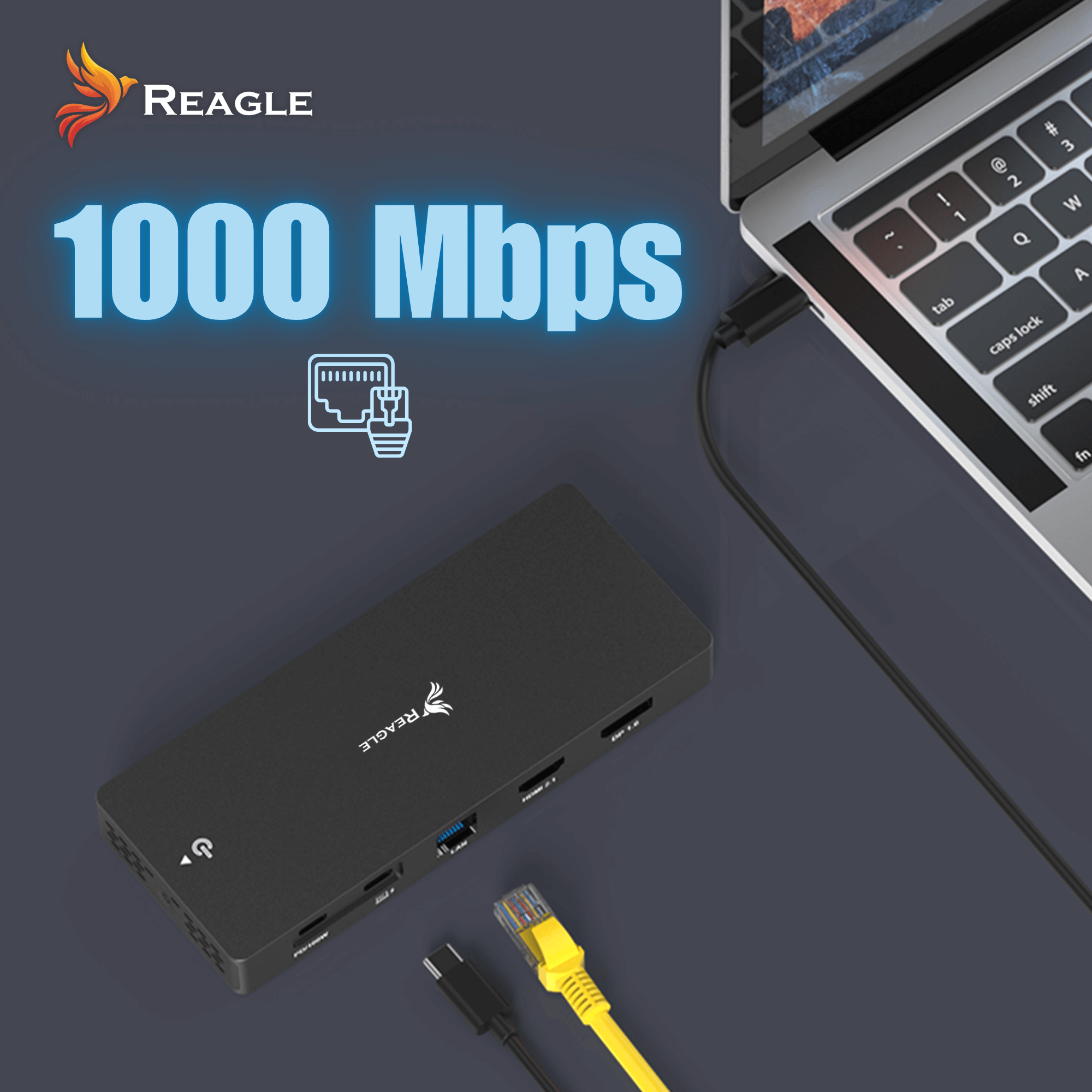 Laptop podłączony do czarnego huba z żółtym kablem Ethernet i czarnym kablem USB-C. Hub jest czarny.