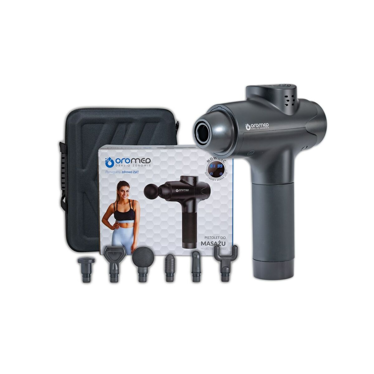 Zestaw pistoletu do masażu z etui, pudełkiem i nasadkami. Pistolet jest czarny. Na pudełku kobieta w odzieży sportowej.