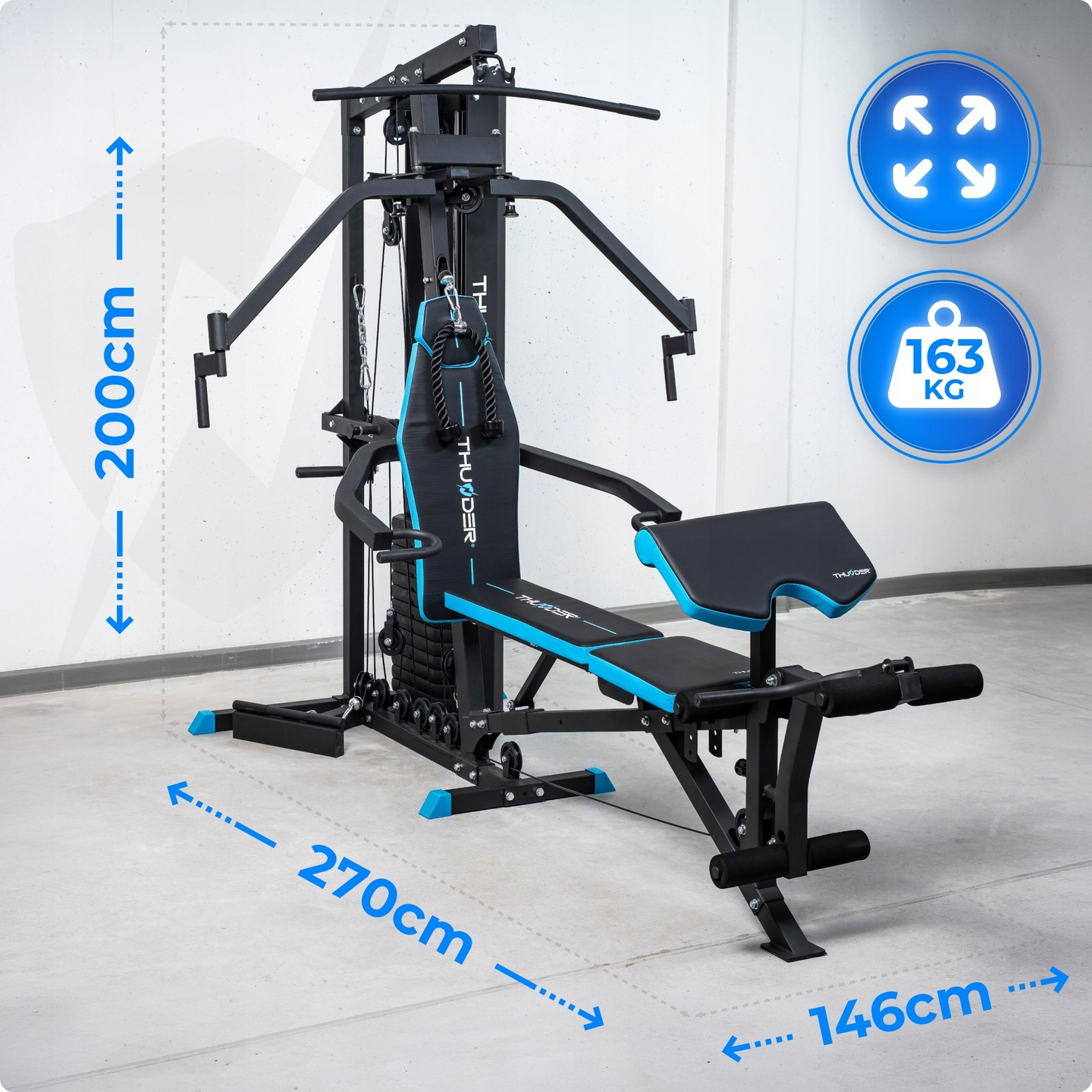 Czarno-niebieska domowa maszyna do ćwiczeń z wieżą obciążeniową. Wymiary wskazane strzałkami: 200 cm, 270 cm i 146 cm.