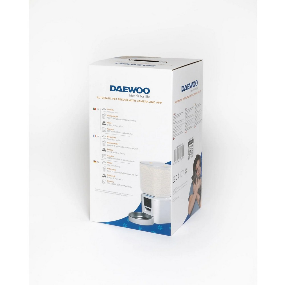 Ein weißer Daewoo-Box für automatische Tierfutter. Details und eine Frau mit Haustier sind seitlich.