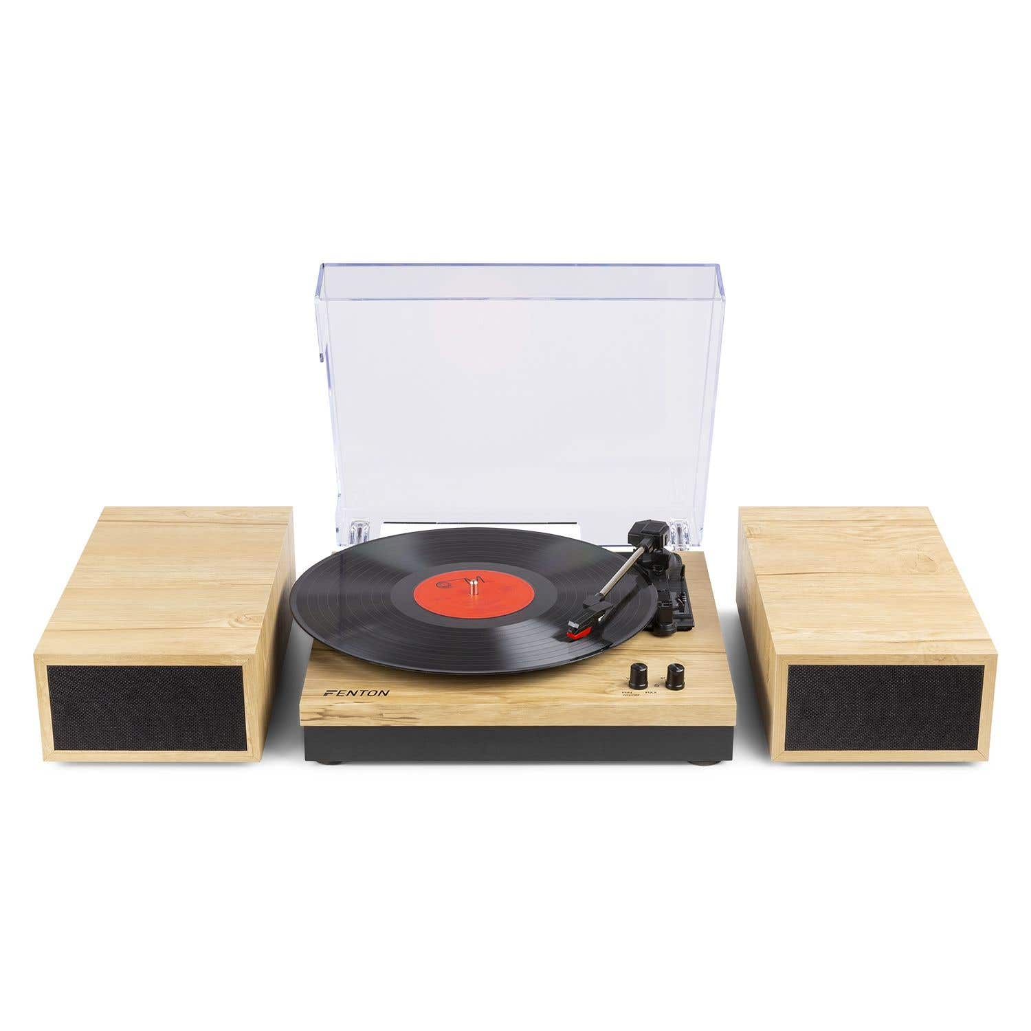 Een platenspeler met een vinylplaat, twee luidsprekers en een doorzichtige hoes. De luidsprekers zijn van hout.
