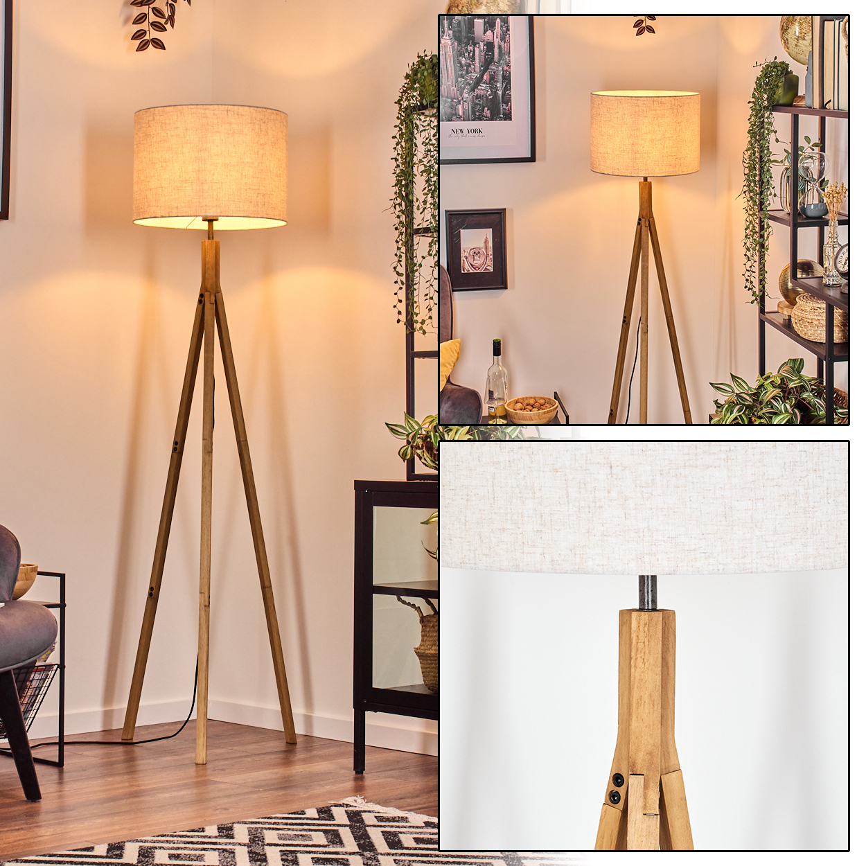 Eine hölzerne Stehlampe mit beigem Lampenschirm steht in einem Raum. Im Hintergrund sind Wandkunst und ein Regal mit Dekoration.