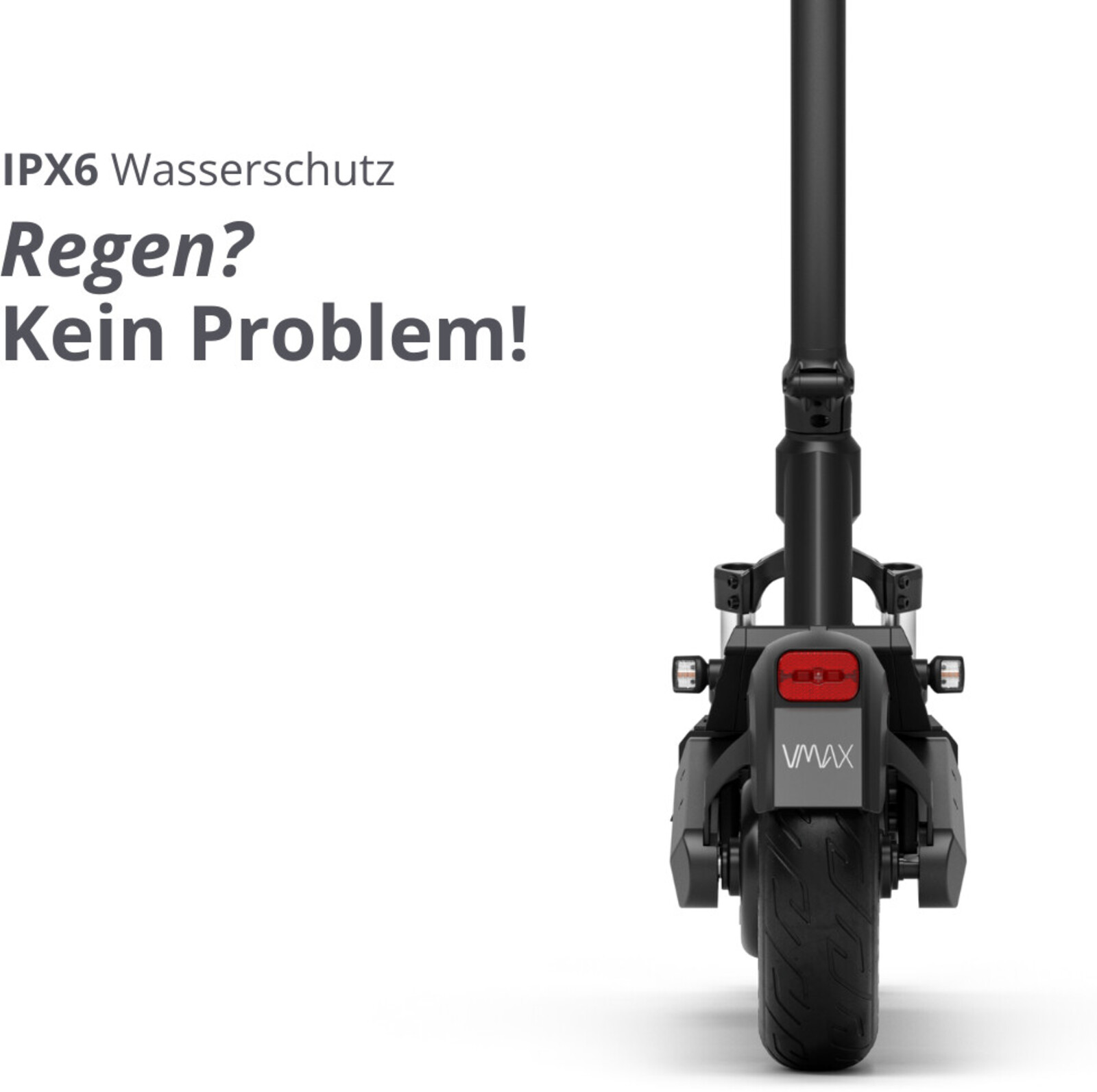Rückansicht eines schwarzen Elektrorollers mit rotem Rücklicht und dem Markennamen VMAX. Der Text lautet 'Regen? Kein Problem!'