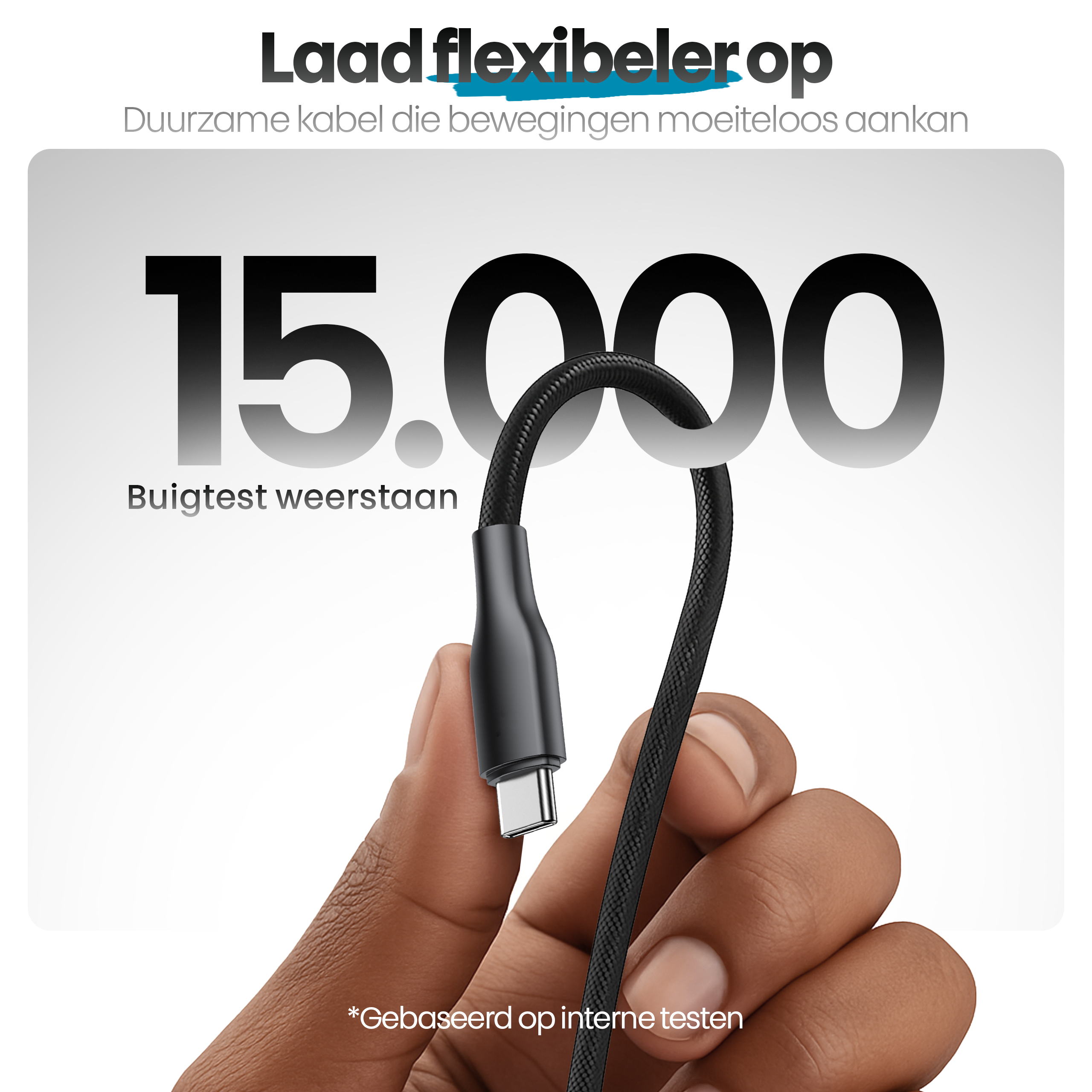 Een hand houdt een zwarte oplaadkabel vast. De tekst luidt: Duurzame kabel. Hij is bestand tegen 15.000 buigingen.