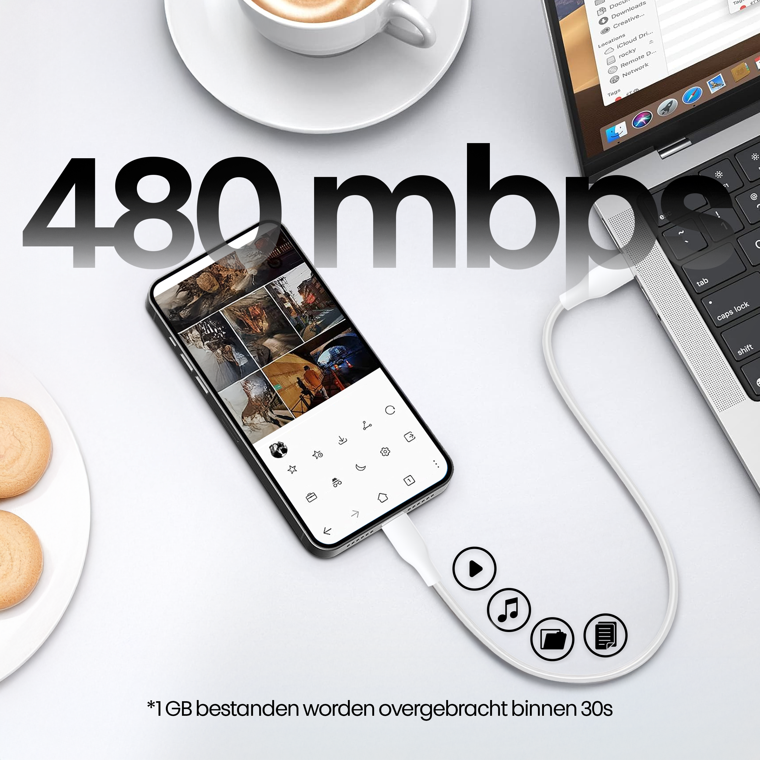 Telefoon via kabel aangesloten op laptop. Koffiekopje en koekjes links. Tekst: 480 Mbps.