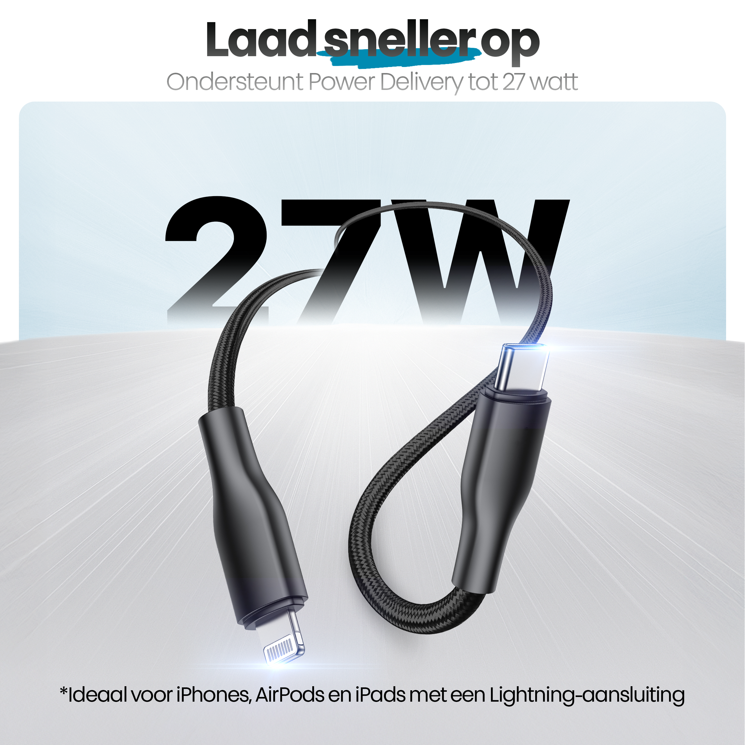 Een zwarte oplaadkabel met Lightning-connector en USB-C-connector. Tekst: Laad sneller op, 27W, ideal for iPhones, AirPods, iPads.