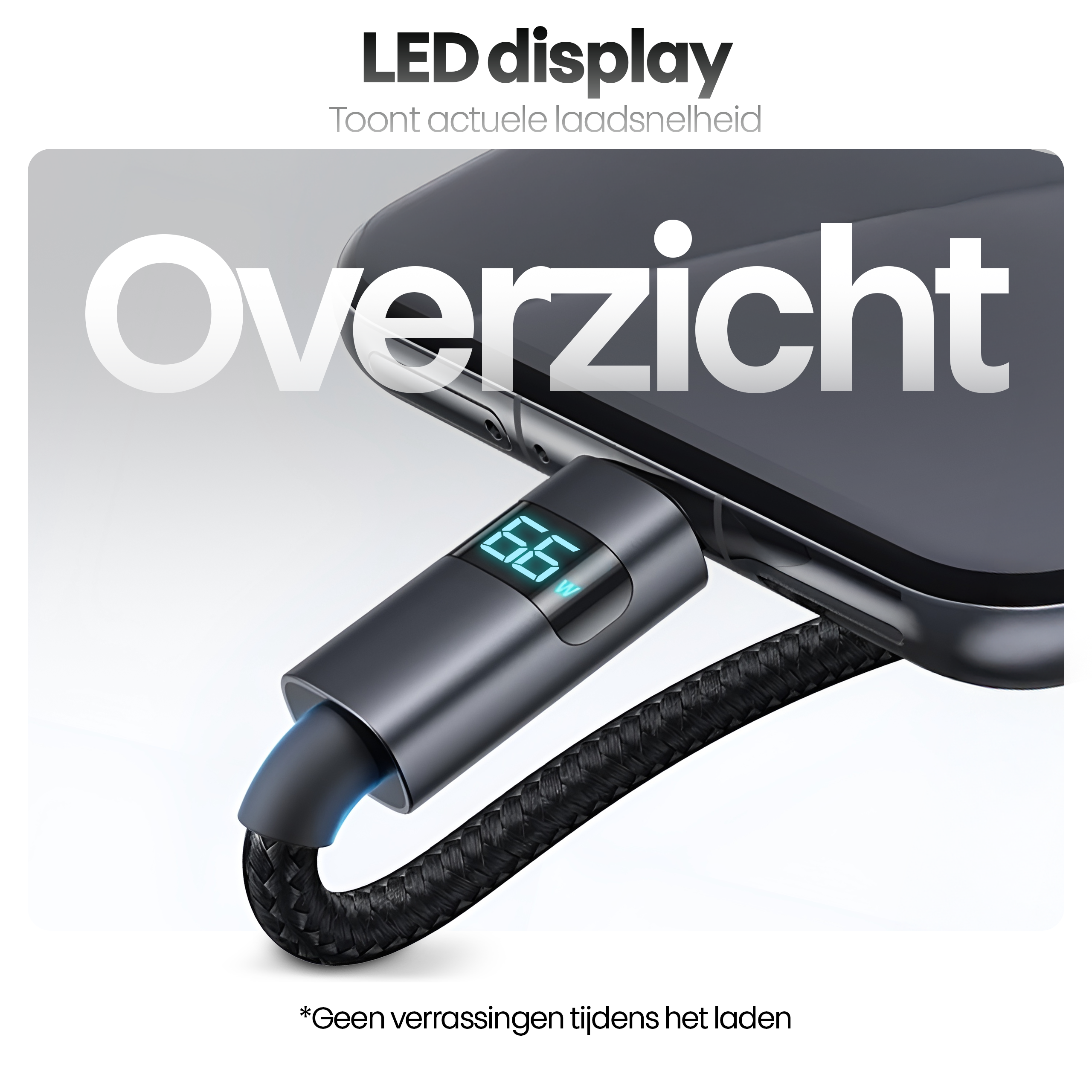 Een telefoon die oplaadt met een kabel die de laadsnelheid weergeeft. De kabel is zwart, de telefoon is donker.