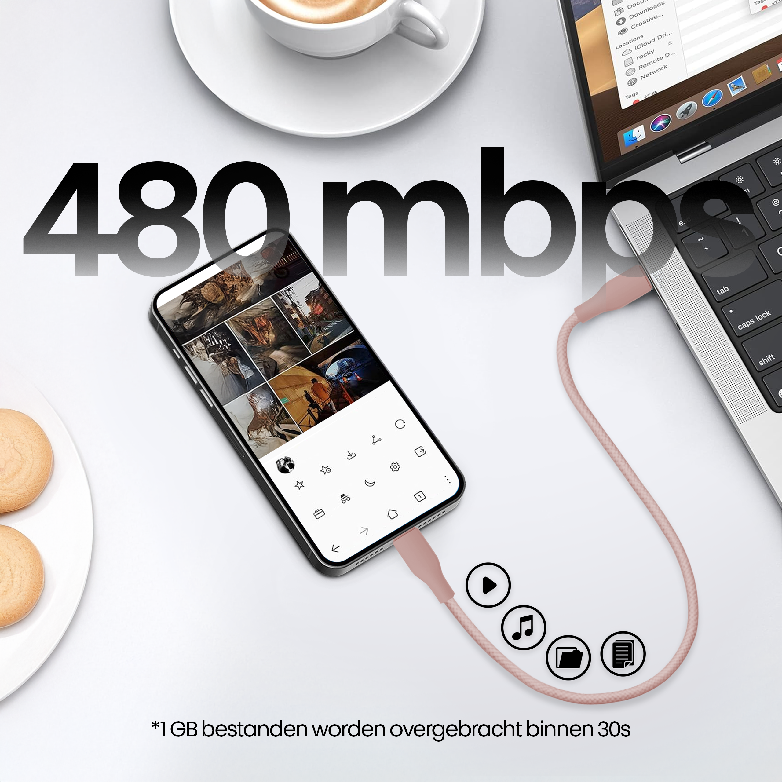 Telefoon via kabel verbonden met laptop. De telefoon toont foto's. Koffie en koekjes aan de zijkanten. 480 mbps tekst.