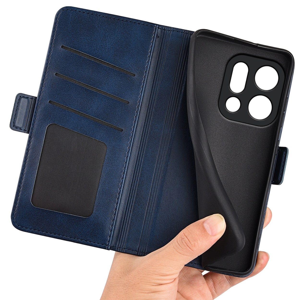Een hand houdt een zwarte telefoonhoes vast naast een blauwe leren portemonnee, met kaartsleuven en een doorzichtig ID-venster.