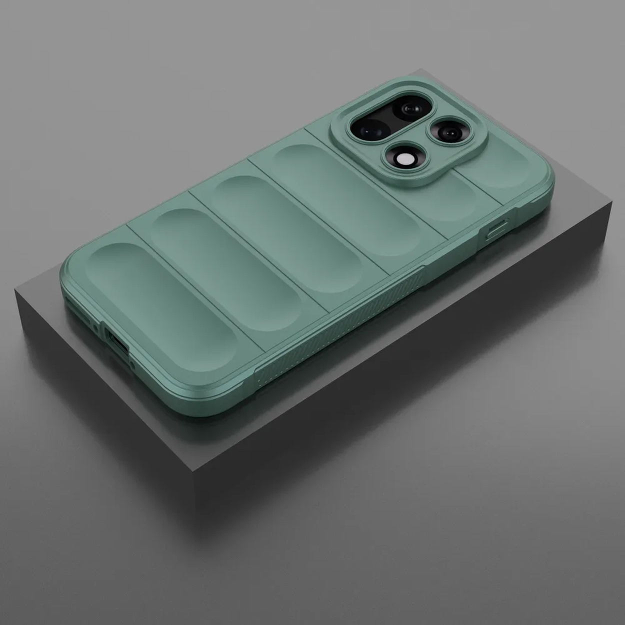 Een teal telefoonhoesje met drie cameralenzen op een grijs platform, dat een schaduw werpt op een donkergrijs oppervlak.