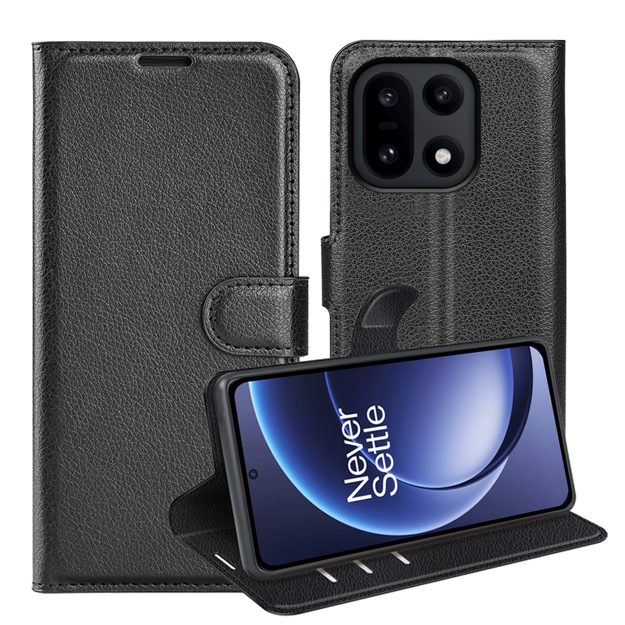 Een open zwarte telefoonhoes, met een telefoon met de tekst 'Never Settle'. De hoes heeft een leertextuur. De telefoon heeft een camera.