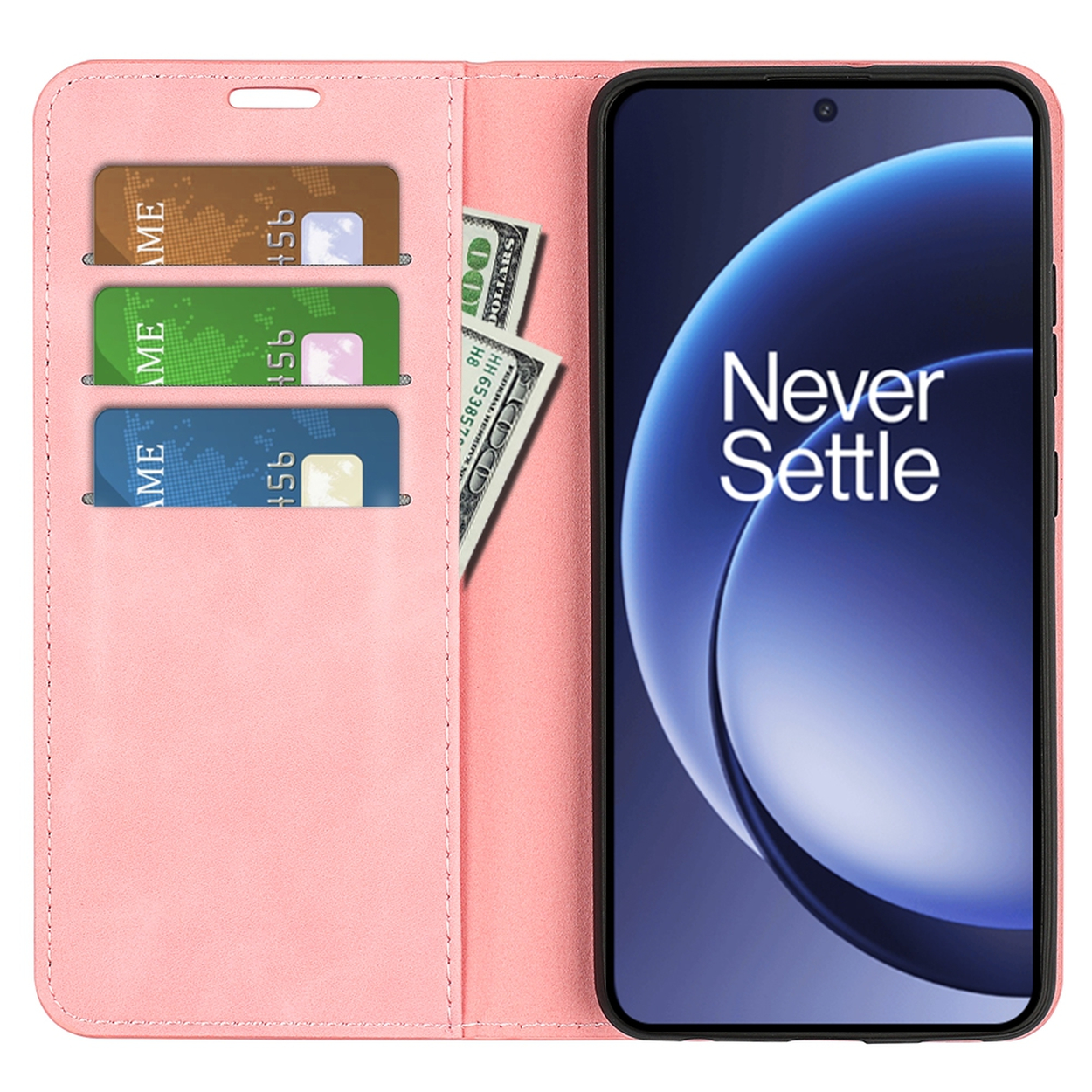 Roze telefoonhoesje met drie kaartsleuven voor kaarten en een biljet van 100 dollar. Een smartphone toont 'Never Settle'.