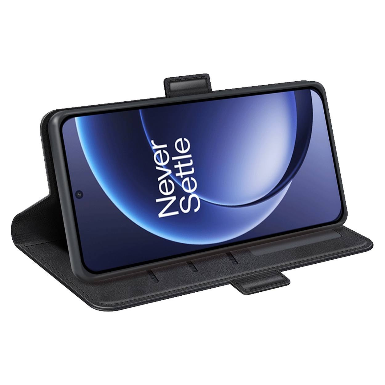 Een smartphone in een zwarte hoes. Het scherm toont 'Never Settle'. De hoes is open, met telefoon en sleuven.