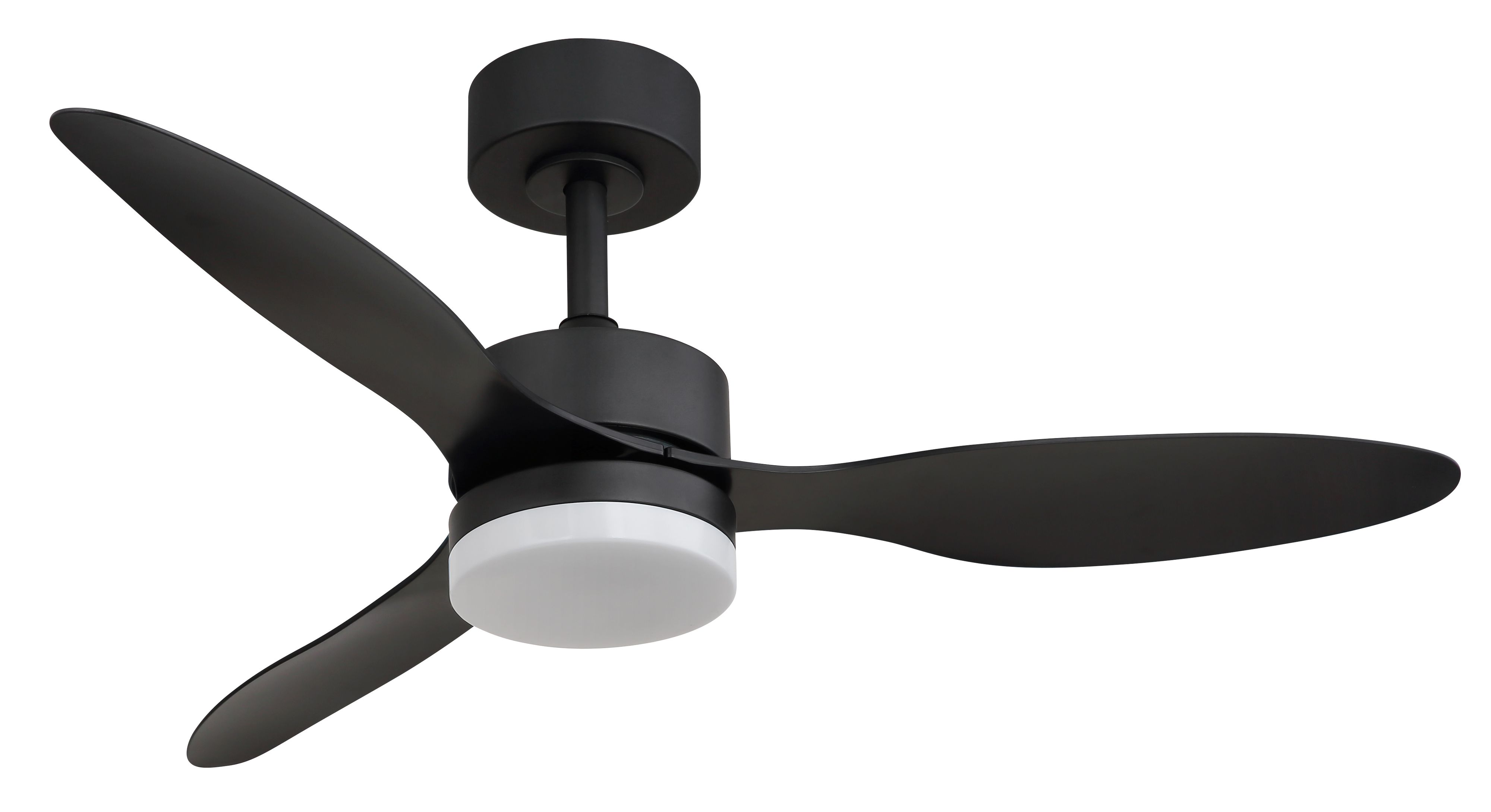 Ein moderner schwarzer Deckenventilator mit drei Flügeln und einer weißen Leuchte, vor weißem Hintergrund.