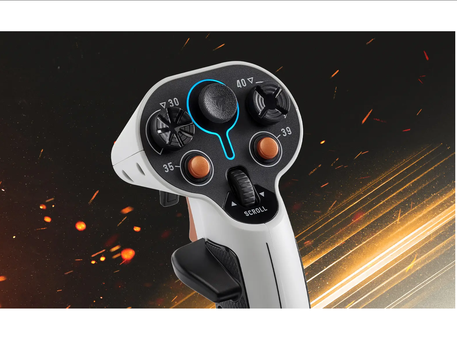 Ein weiß-schwarzer Joystick mit Knöpfen und einem Scrollrad vor einem abstrakten Hintergrund mit orangefarbenen Funken.