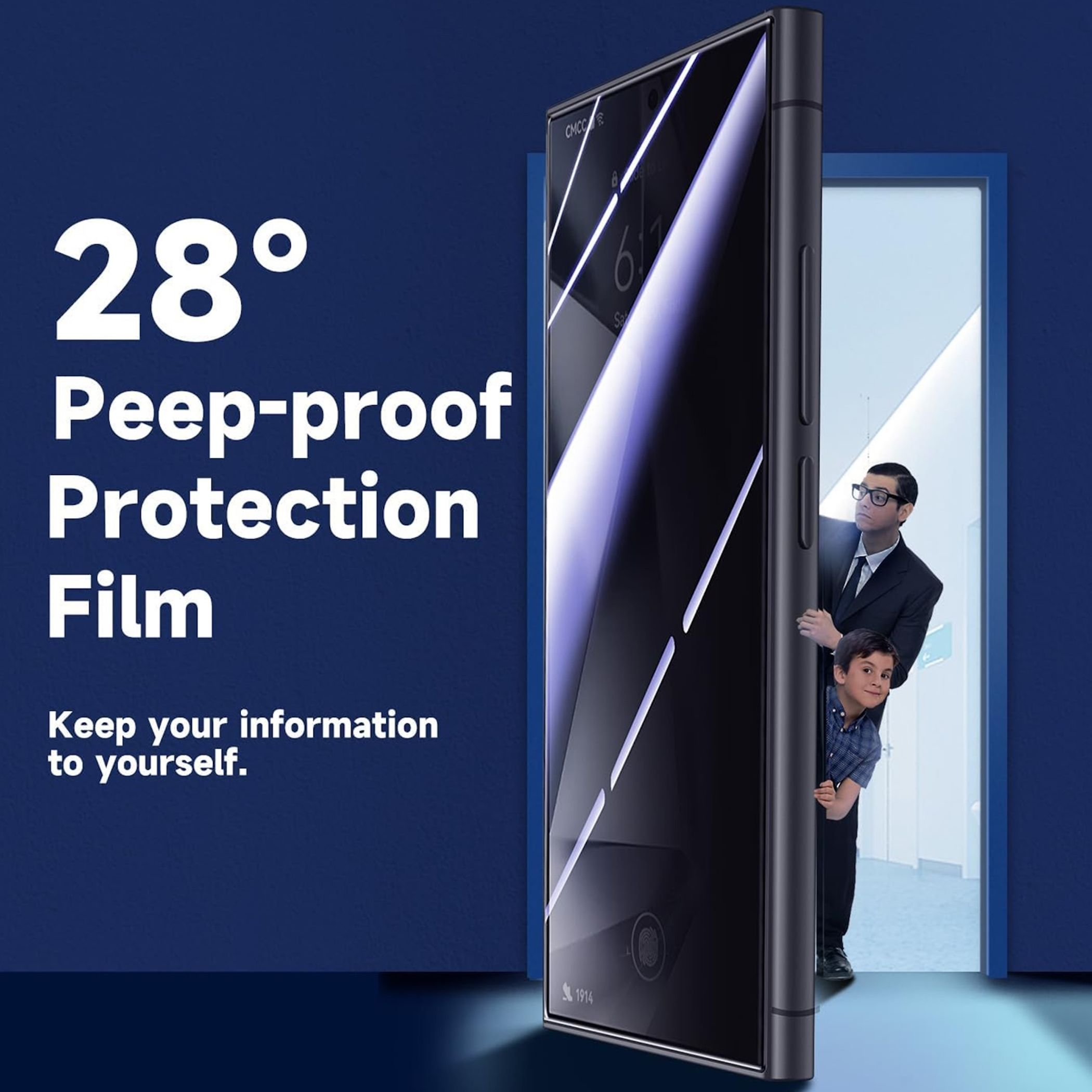 Ein Telefon mit Displayschutzfolie steht vor einer Tür. Ein Mann und ein Junge schauen hinter der Tür hervor.