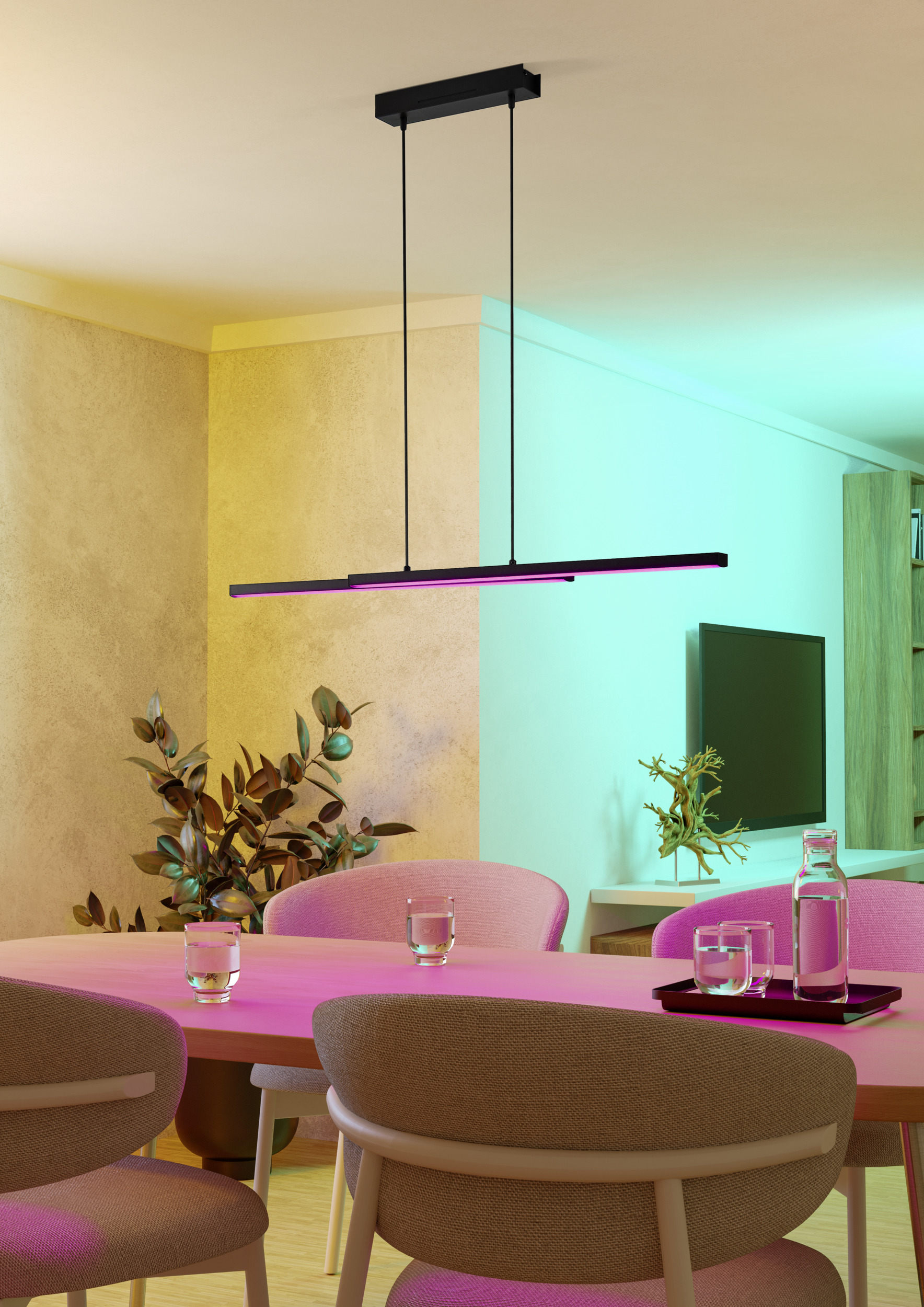 Ein Esszimmer mit Tisch, Stühlen, Pflanzen, Gläsern und einer Pendelleuchte. Der Raum hat farbwechselnde Lichter.
