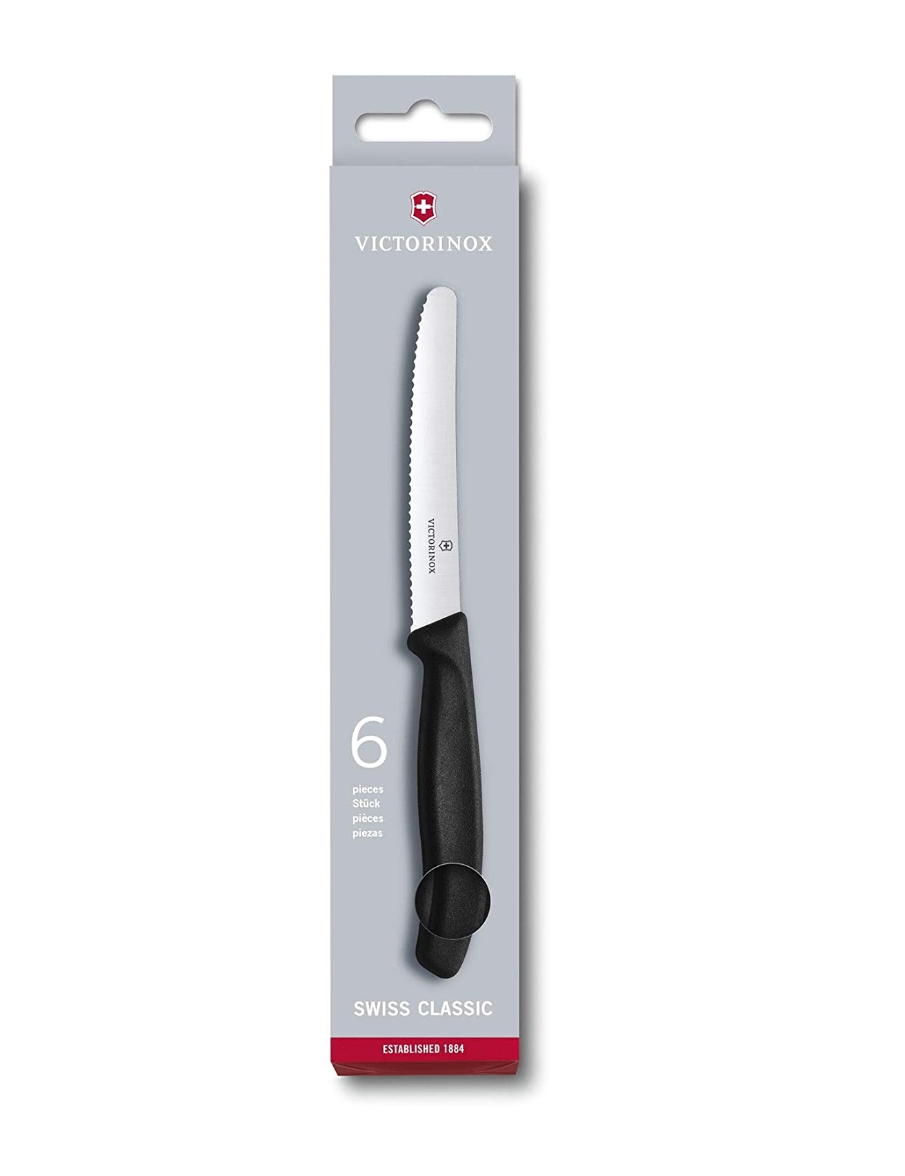 Ein Victorinox-Messer mit gezahnter Klinge in der Verpackung. Die Verpackung ist grau mit roten Details und dem Markennamen.