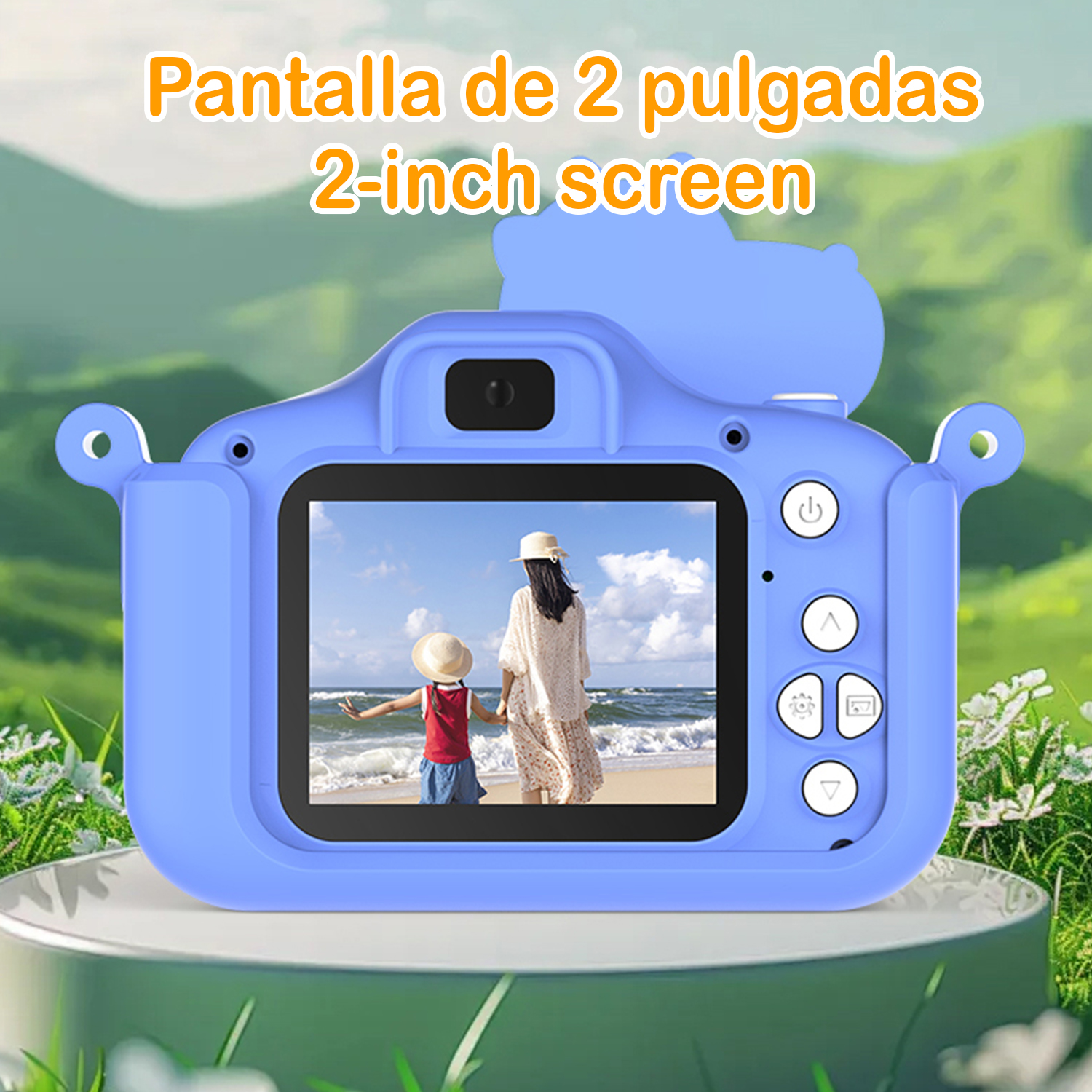 Macchina fotografica blu per bambini con schermo che mostra una donna e un bambino sulla spiaggia. Scritta: 'schermo da 2 pollici'.