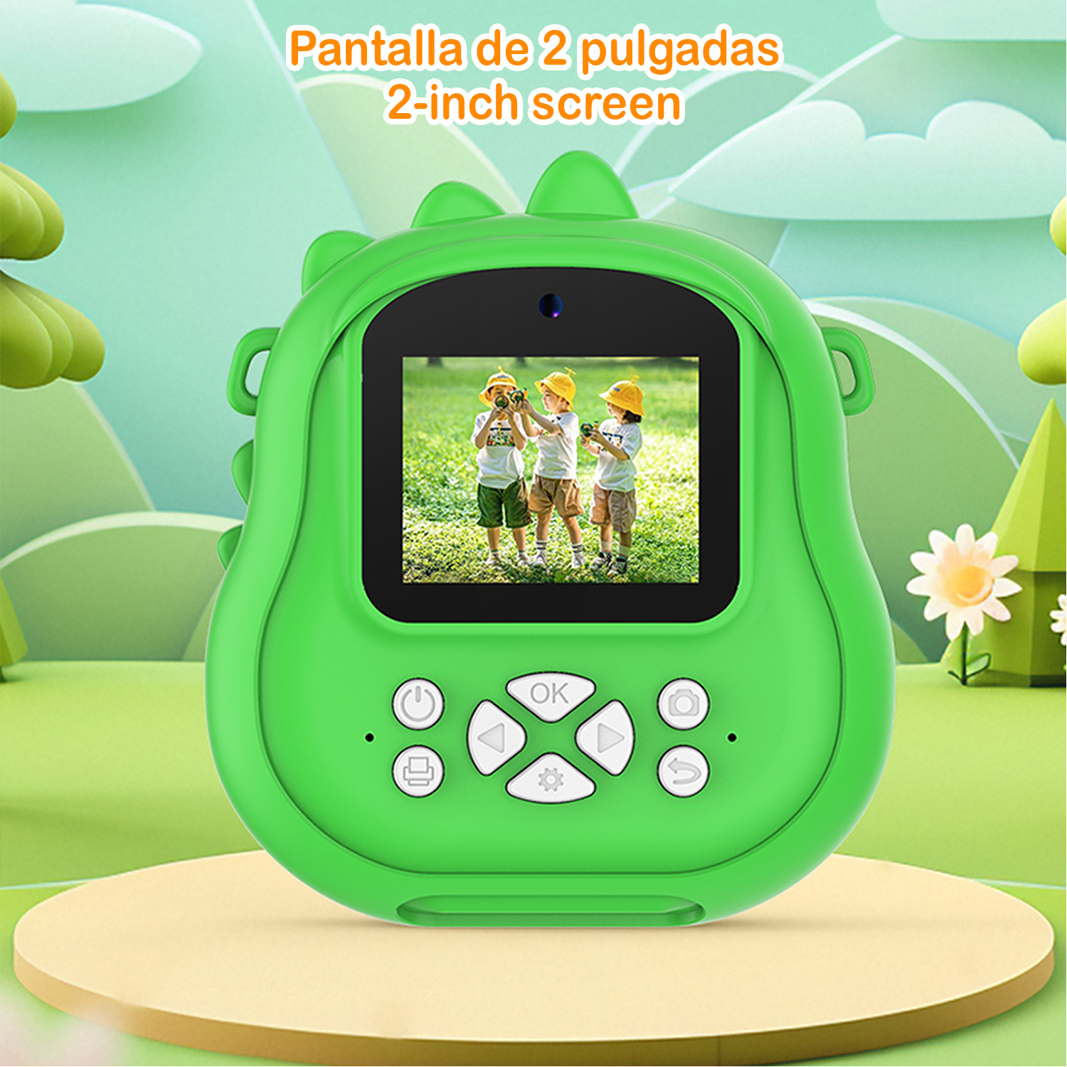 Fotocamera verde a forma di dinosauro con schermo da 2 pollici. Lo schermo mostra tre bambini. Pulsanti sotto. Sfondo verde e giallo.