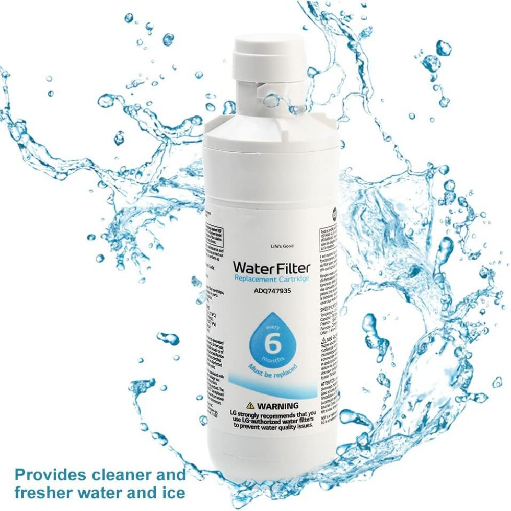 Eine weiße Wasserfilterpatrone mit blauem Wasserspritzeffekt. Der Filter sagt 'Water Filter Replacement Cartridge' und muss alle 6 Monate ersetzt werden.