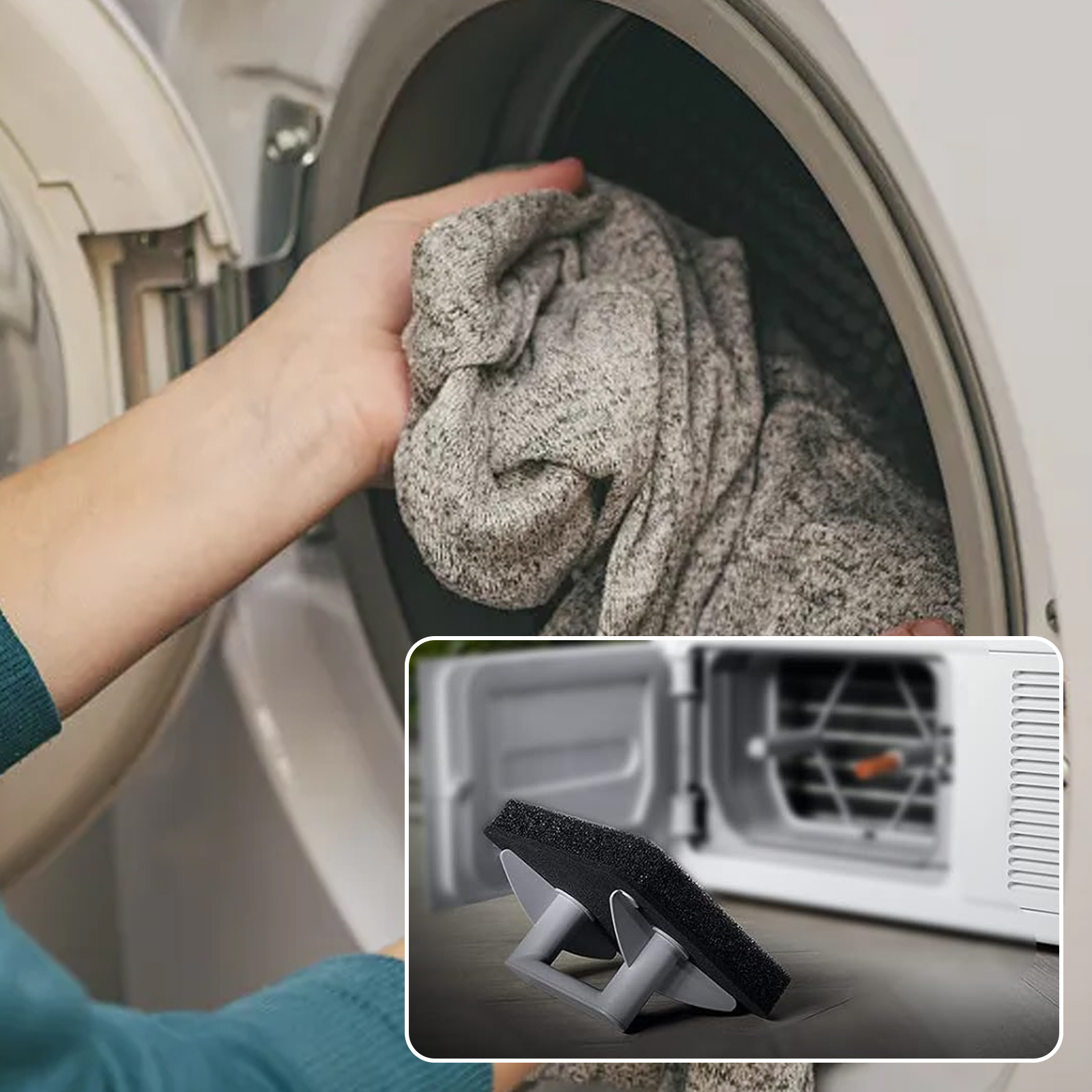 Eine Hand legt einen grauen Pullover in eine Waschmaschine. Ein Reinigungswerkzeug ist im Vordergrund.