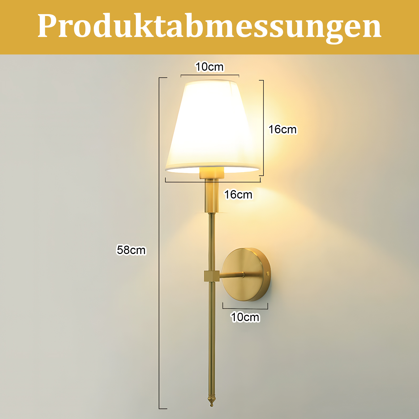Eine goldene Wandlampe mit weißem Lampenschirm. Maße sind beschriftet. Der Hintergrund ist eine schlichte Wand.