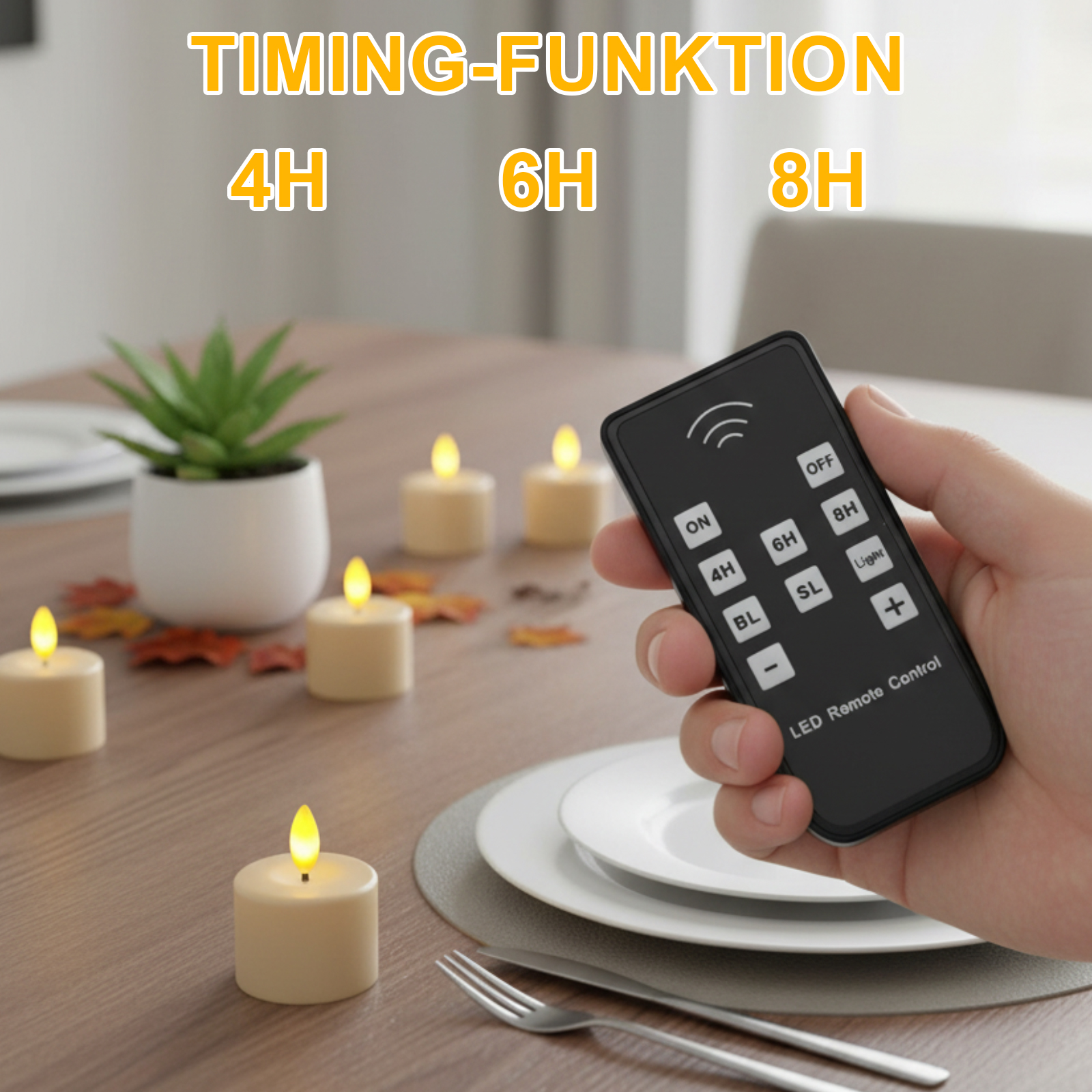 Eine Hand hält eine Fernbedienung für LED-Kerzen. Kerzen und eine Pflanze stehen auf einem Tisch. Text lautet: TIMING-FUNKTION, 4H, 6H, 8H.