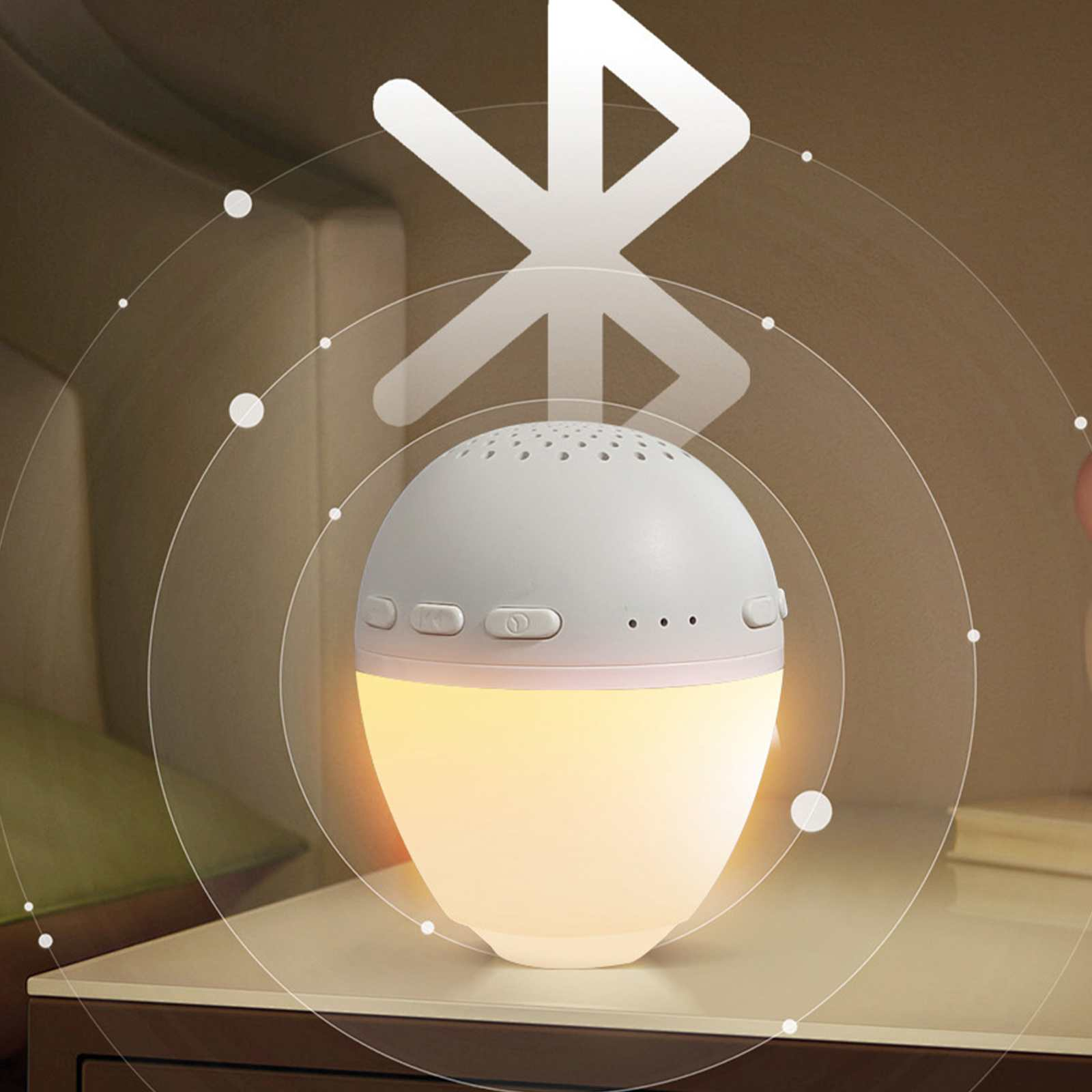 Ein weißes Nachtlicht mit Knöpfen auf einem Tisch, mit einem Bluetooth-Symbol darüber.