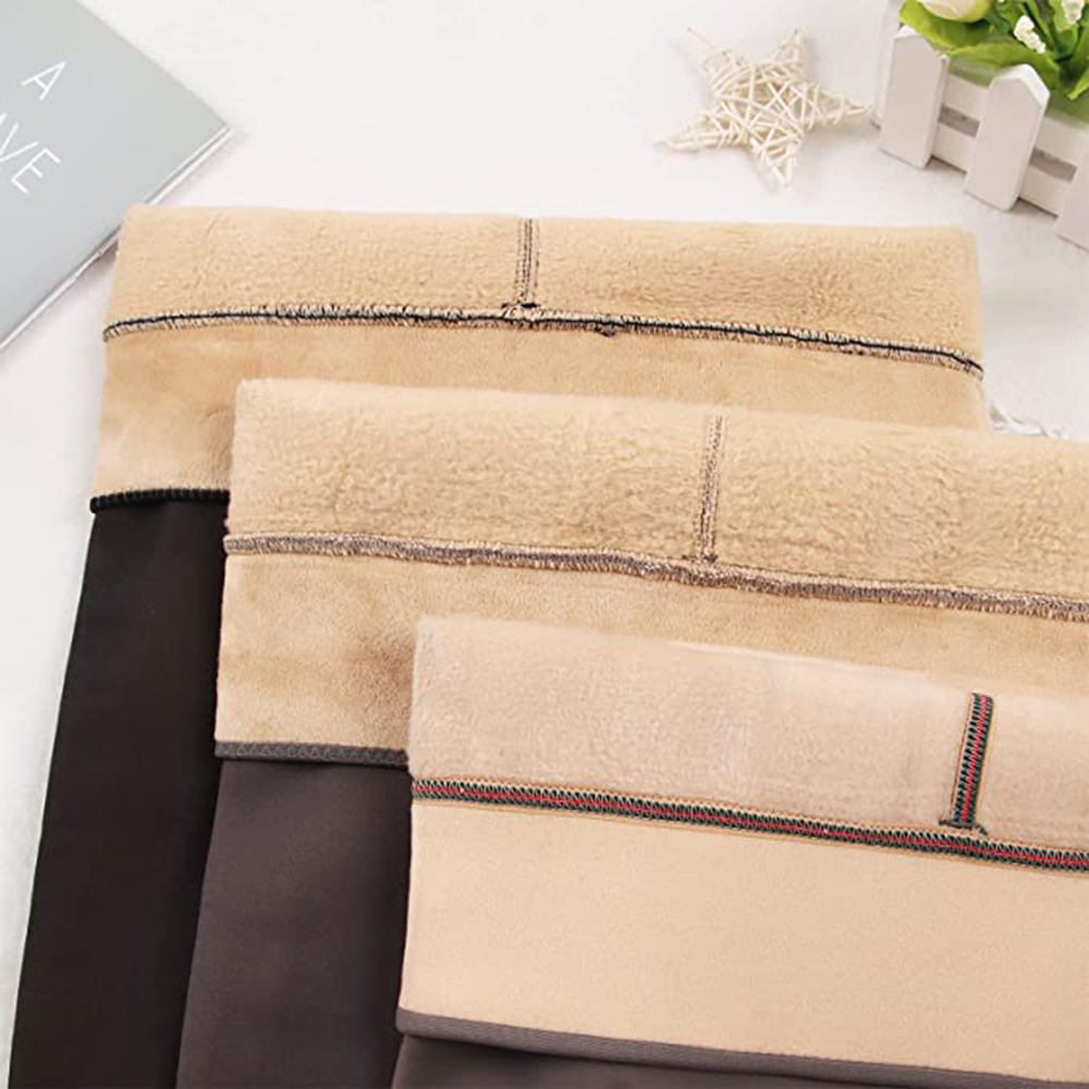 Drei Paar leggings mit Fleece-Futter in Beige, Braun und Schwarz. Ein weißer Stern und Blumen sind im Hintergrund.