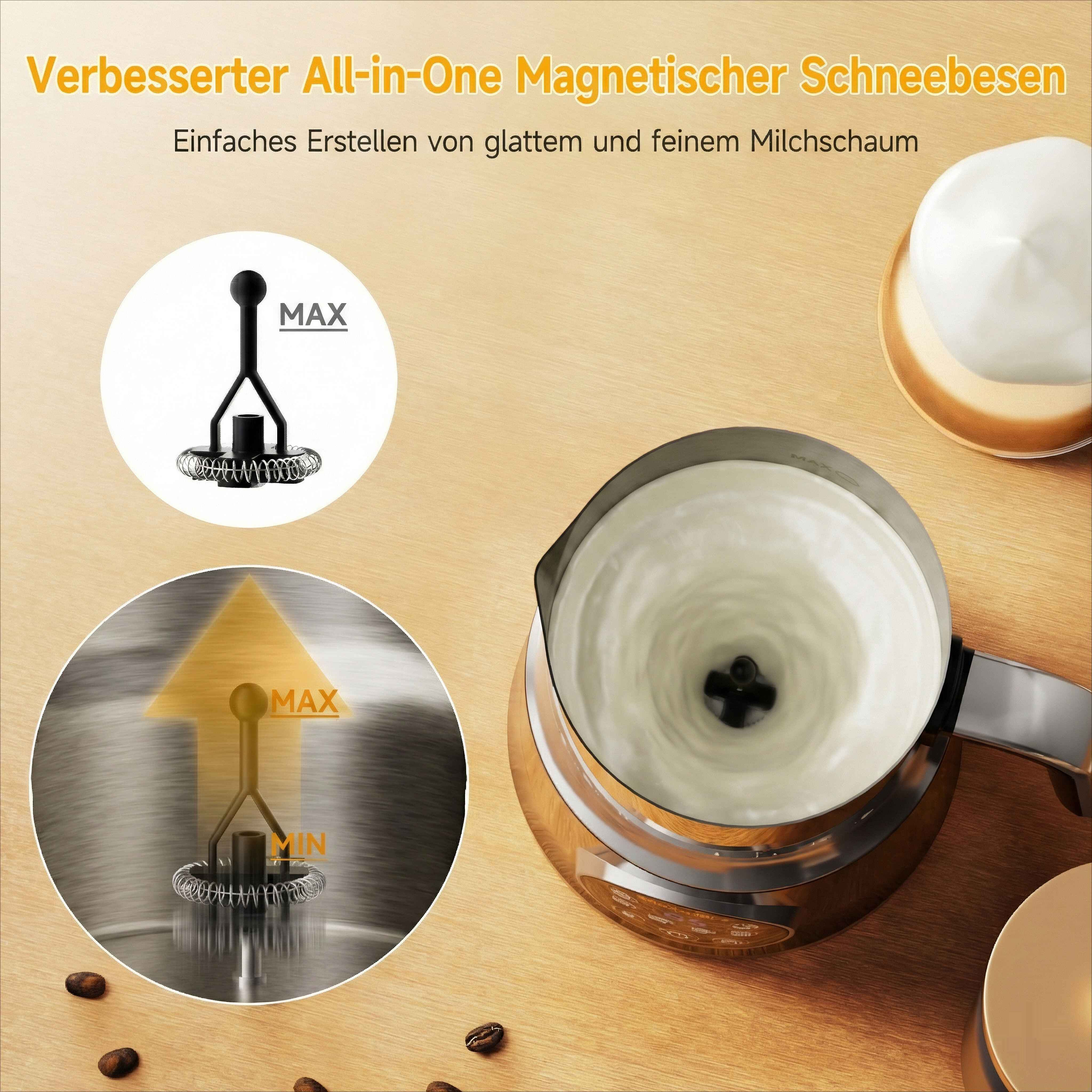 Ein Milchaufschäumer mit Schneebesen, umgeben von Schaum. Auf einer Holzoberfläche liegen Kaffeebohnen.