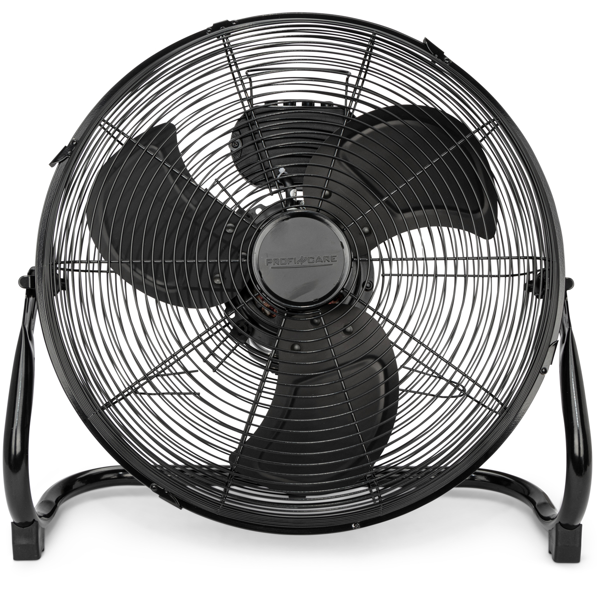 Czarny metalowy wentylator z trzema łopatkami wewnątrz ochronnej klatki. Wentylator na białym tle, to produkt ProfiCare.