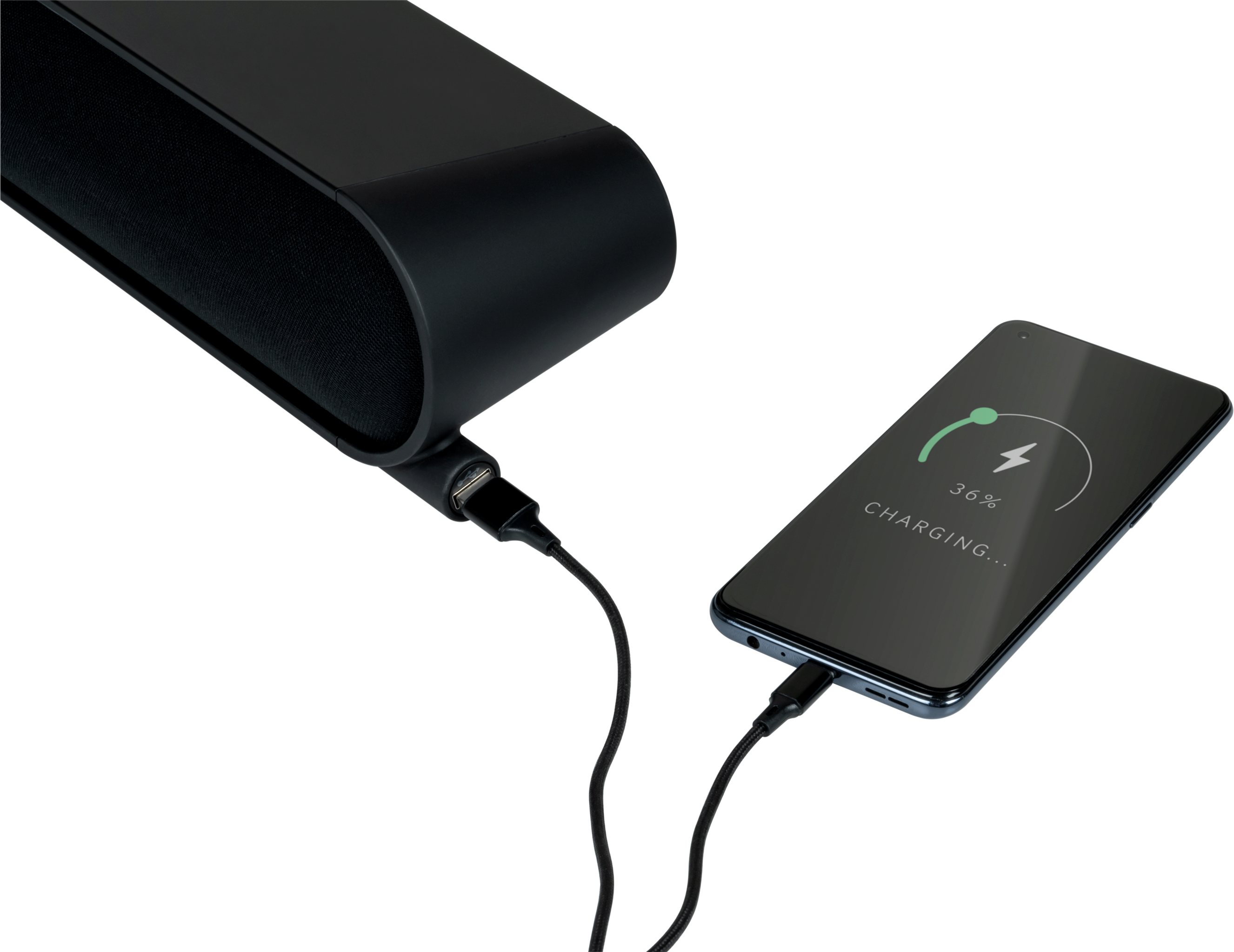 Czarny głośnik jest podłączony kablem USB do smartfona, który się ładuje. Telefon pokazuje 36%.