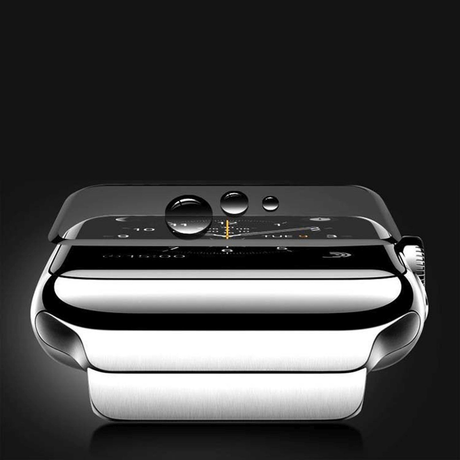 Nahaufnahme einer Smartwatch mit Wassertropfen auf dem Bildschirm. Die Uhr ist silberfarben mit schwarzem Hintergrund.