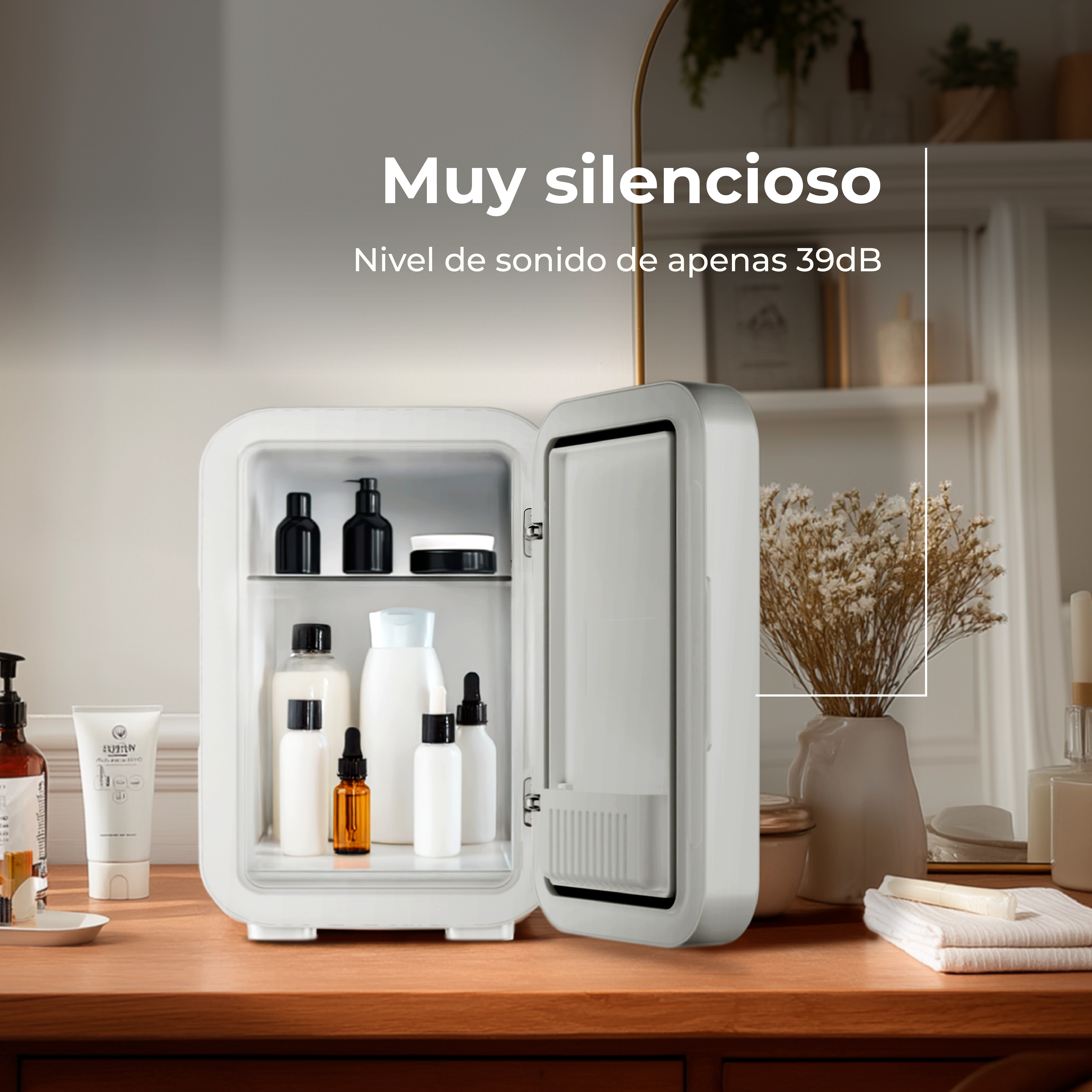 Una mini nevera blanca abierta sobre una mesa de madera, con varios productos de belleza dentro y al lado.