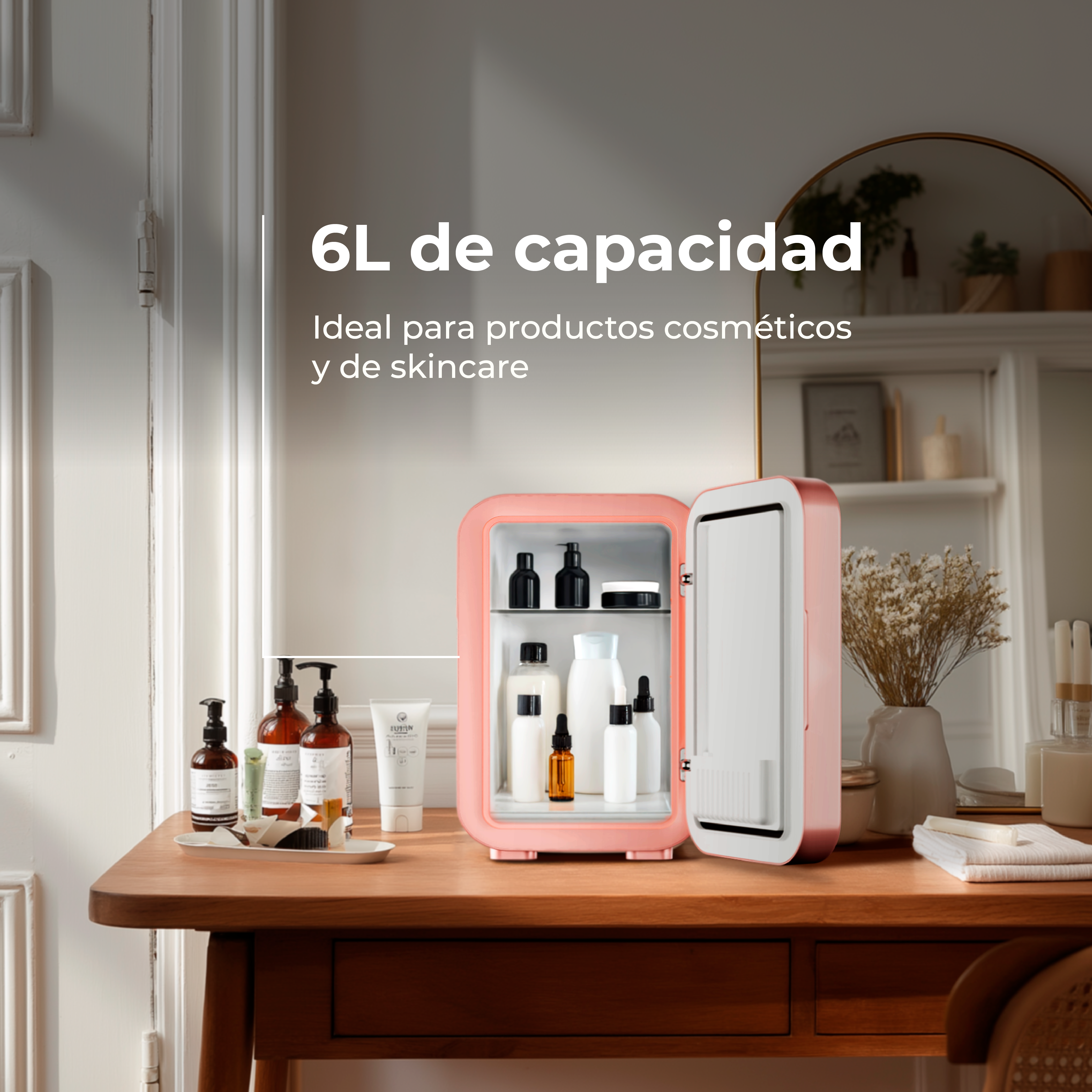 Un mini-refrigerador rosa sobre una mesa de madera, abierto, muestra productos para el cuidado de la piel. Botellas marrones y espejo.