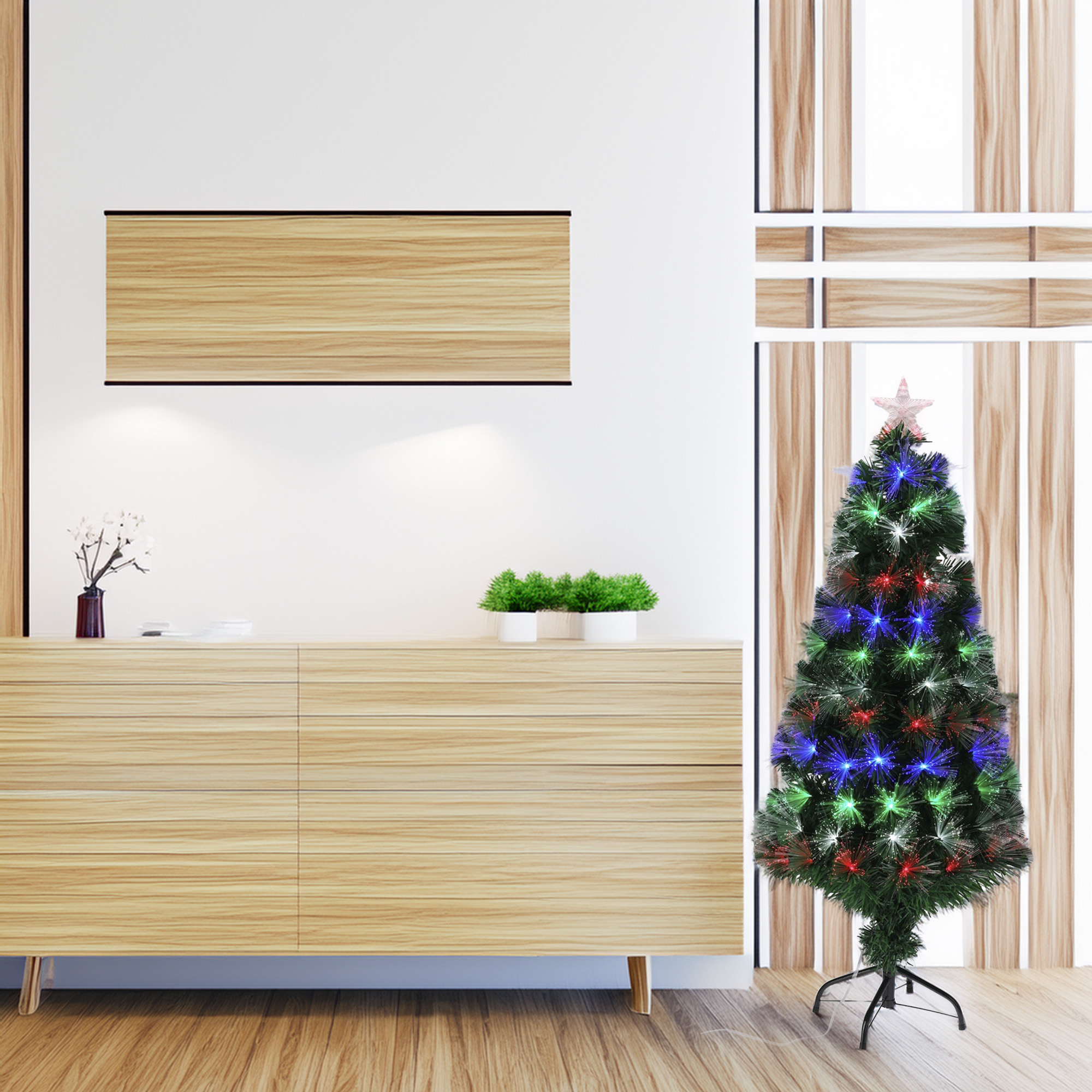 Un árbol de Navidad decorado con luces de colores junto a una ventana. Un mueble de madera a la izquierda.