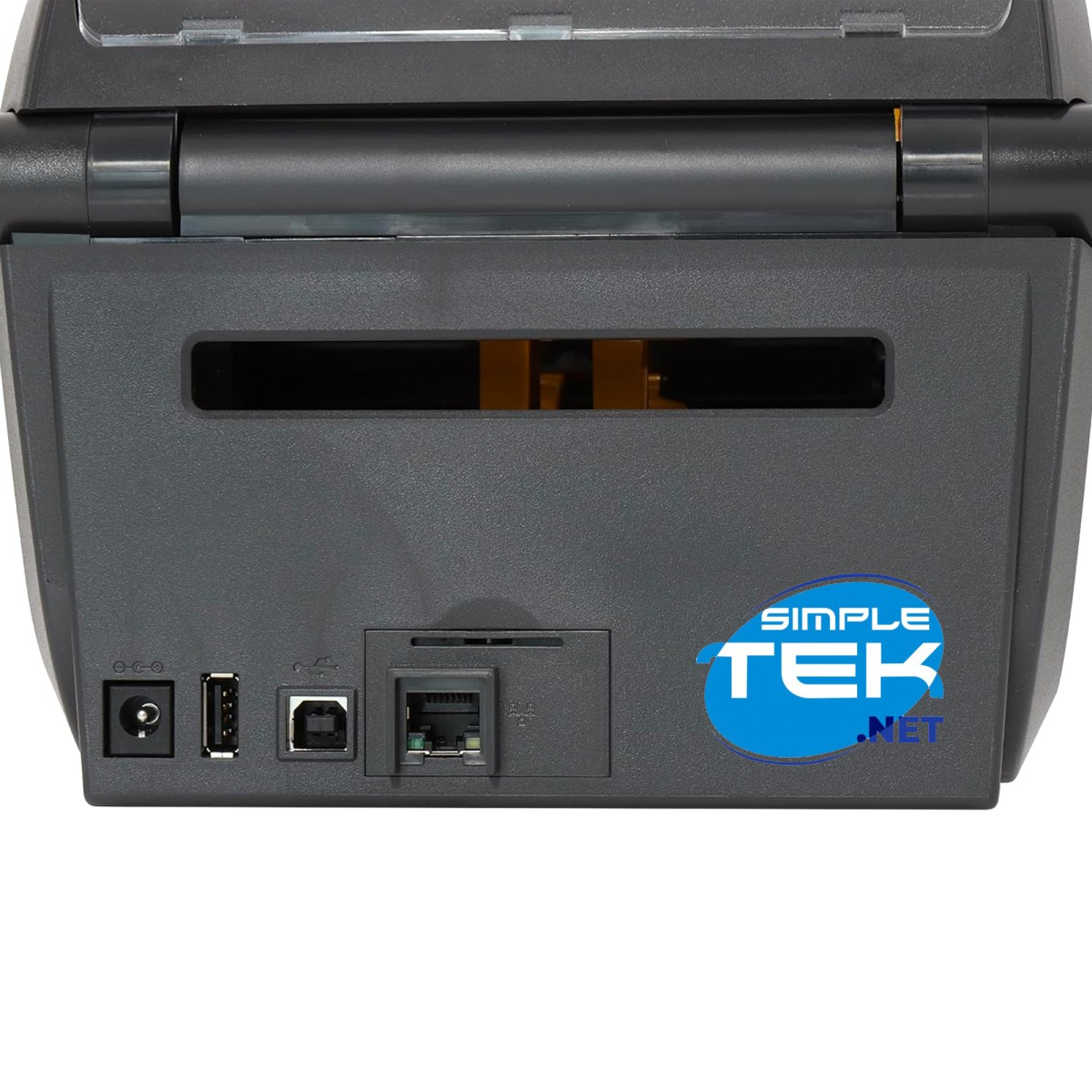 Una stampante grigia con logo Simple Tek. Le porte visibili includono alimentazione, USB ed ethernet. È presente uno slot. La parte superiore ha una copertura trasparente.
