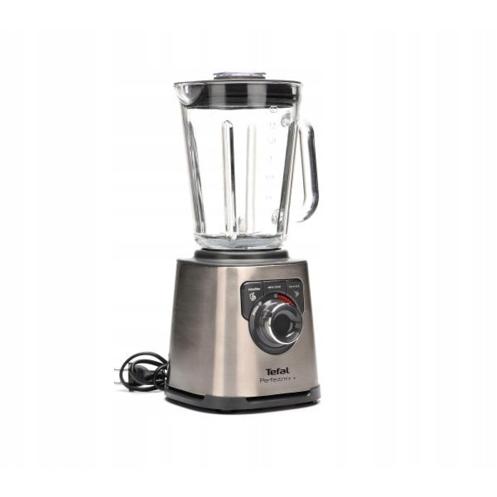 Srebrny i szklany blender Tefal stoi na białej powierzchni. Ma szklaną karafkę i pokrętło sterowania z przodu.