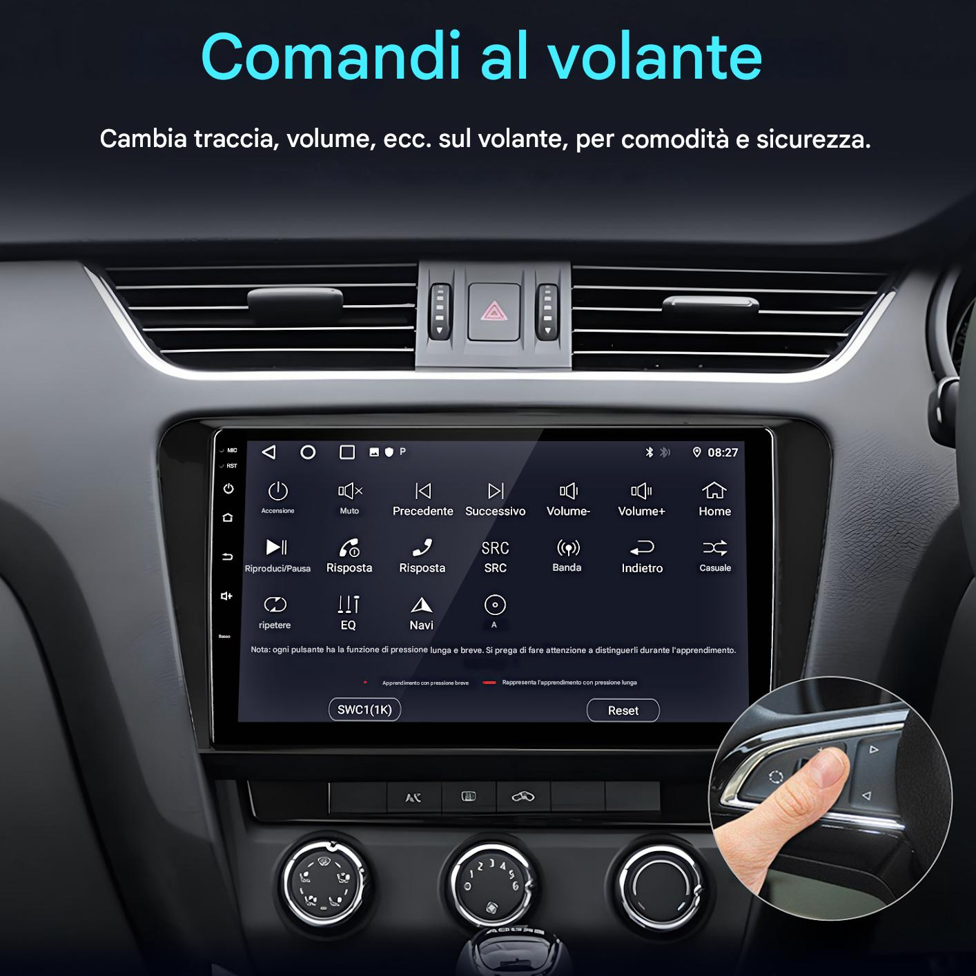 Cruscotto dell'auto con touchscreen e comandi al volante. Una mano preme un pulsante del volante.