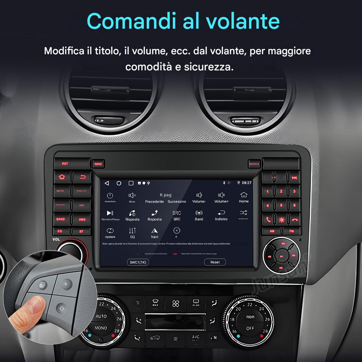 Cruscotto auto con schermo che mostra navigazione e controlli radio. Mano sul volante con pulsanti di controllo.