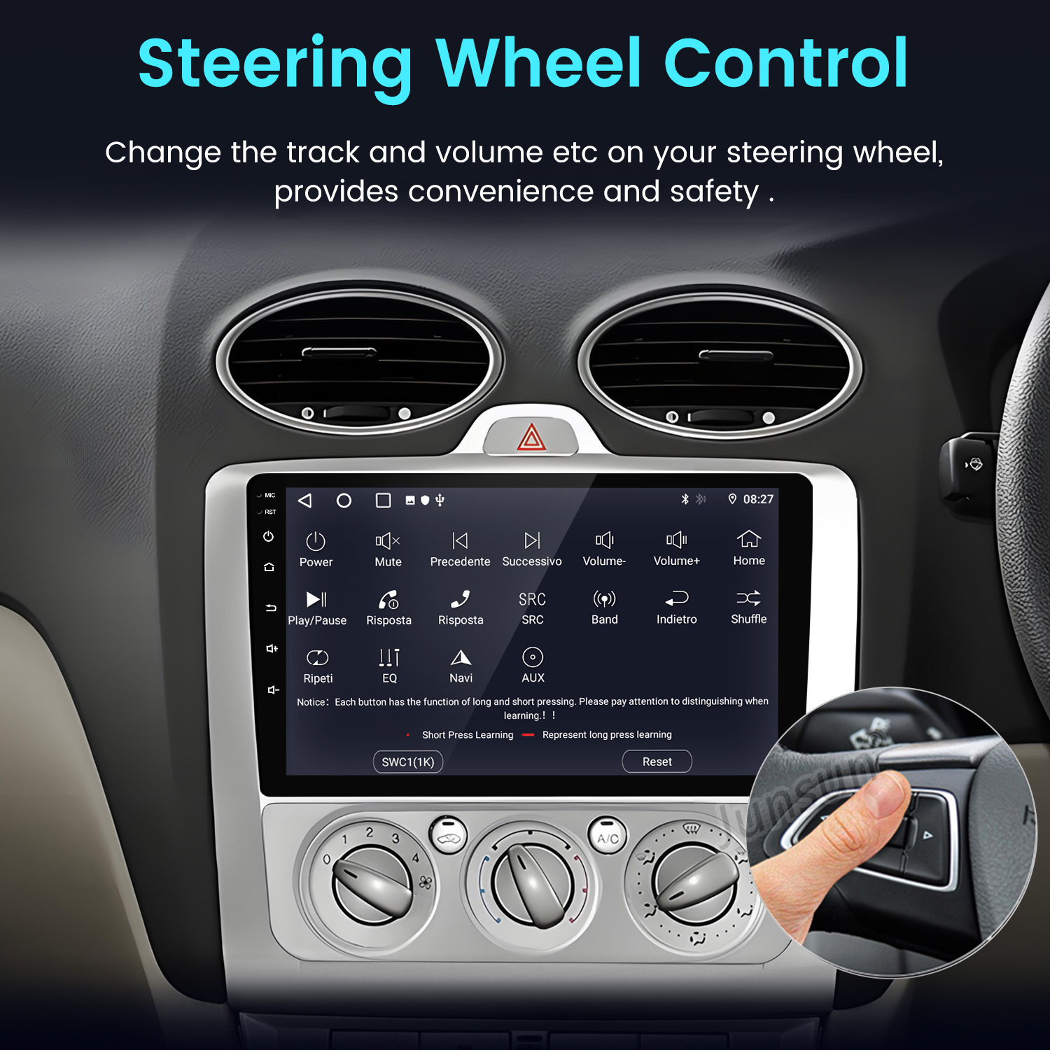 Cruscotto auto con comandi al volante, mano che preme un pulsante. Lo schermo mostra le opzioni. Testo: Controllo del volante.