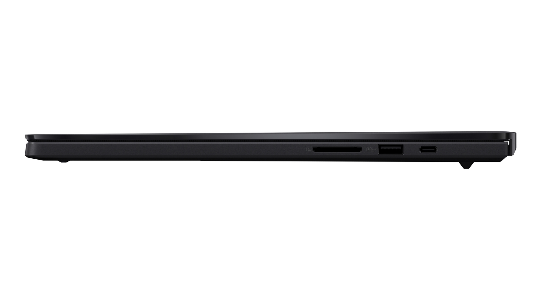 Vista laterale di un laptop nero. Le porte includono scheda SD, USB e porta di ricarica. Il laptop è su sfondo bianco.