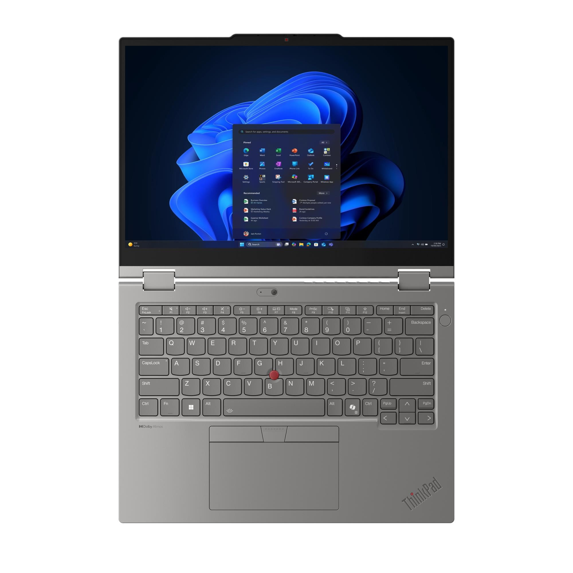Un laptop ThinkPad grigio mostra il menu Start di Windows 11. La tastiera è in primo piano e lo schermo è aperto.