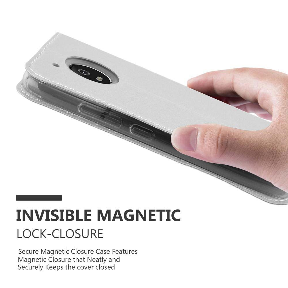 Una mano tiene una custodia bianca per telefono. La custodia è aperta, rivelando un telefono. Testo: CHIUSURA MAGNETICA INVISIBILE.