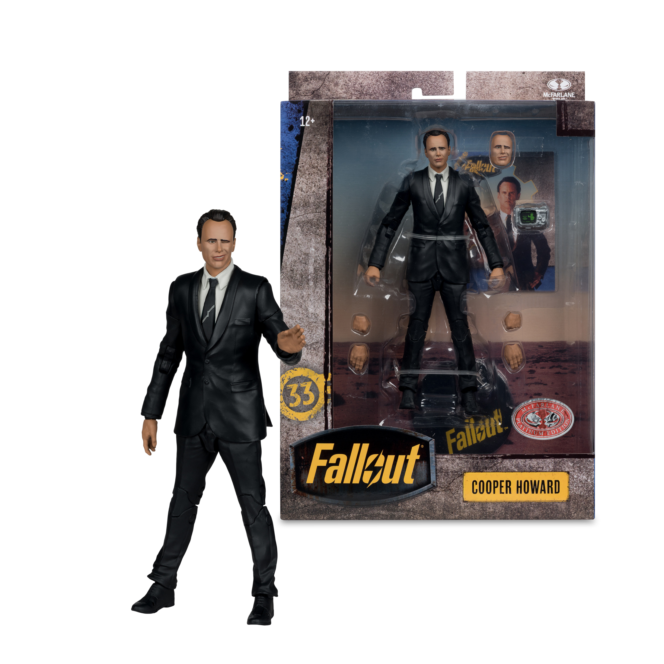 Una action figure di Fallout Cooper Howard in abito nero, con la confezione accanto.